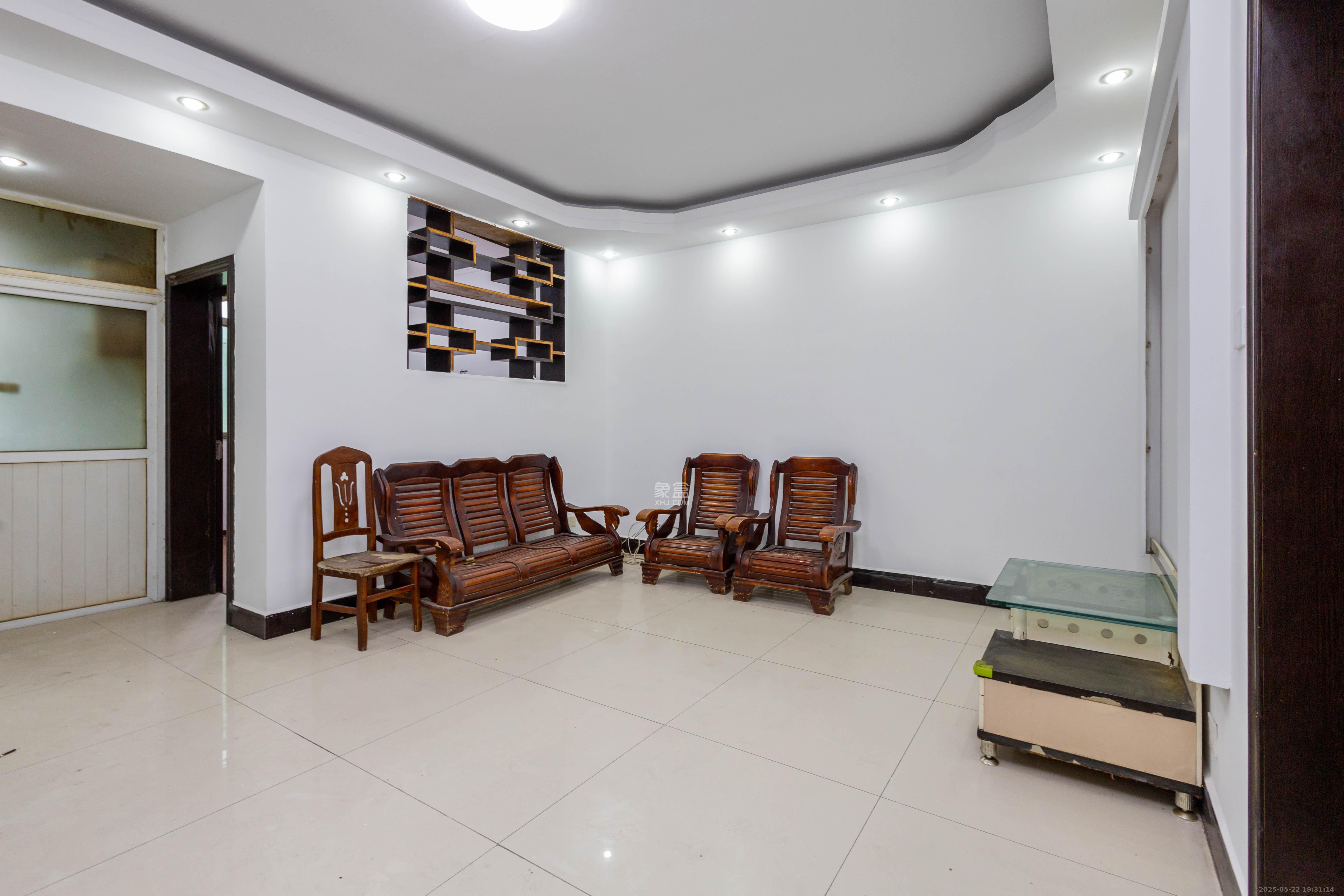 泉塘小区  3室2厅1卫    288.0万 泉塘小区  3室2厅1卫    288.0万