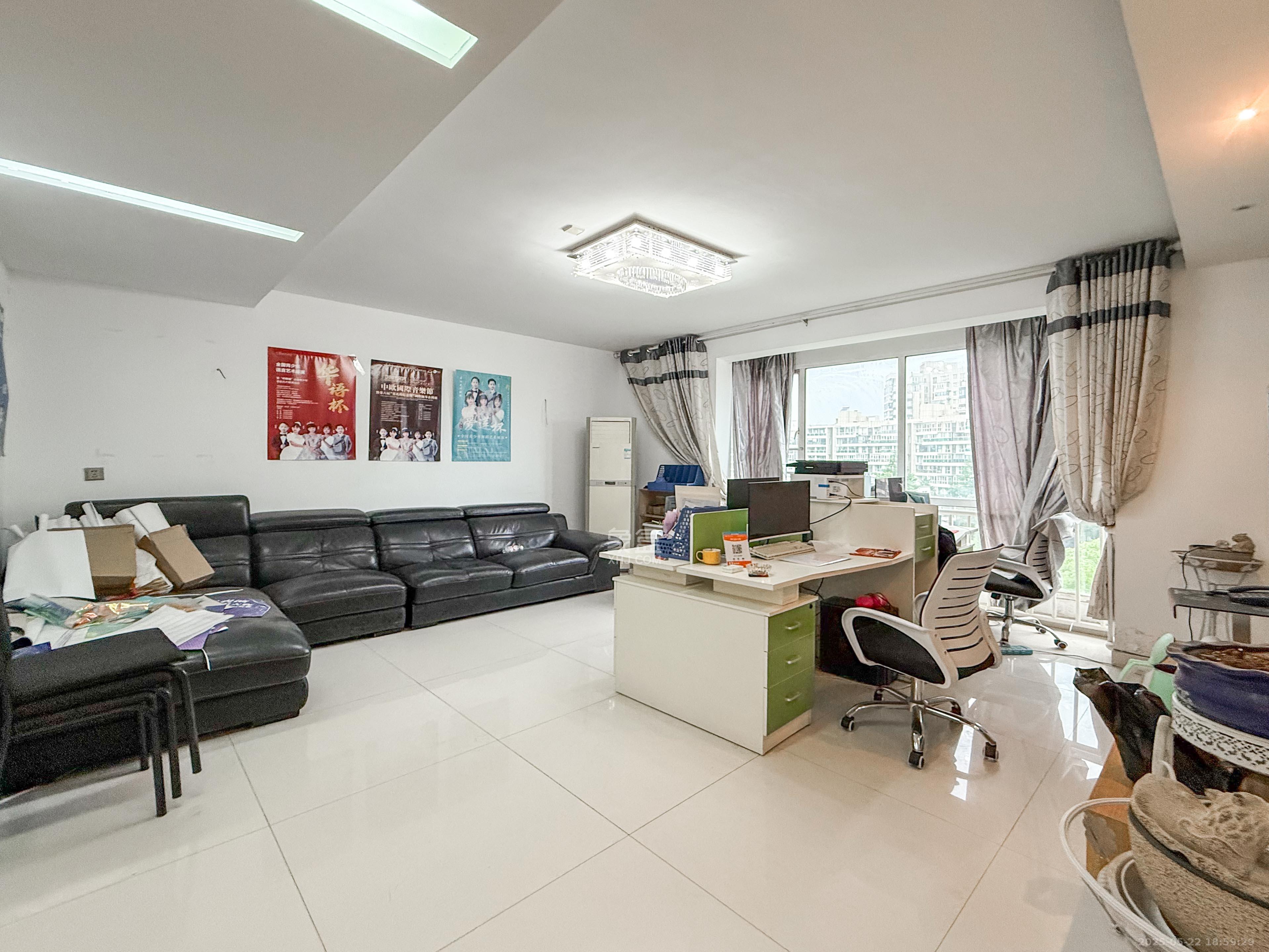 湘麓国际 4室2厅2卫 130.0万 湘麓国际 4室2厅2卫 130.0万客厅