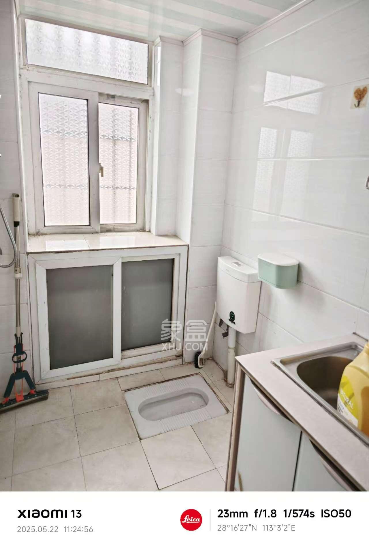 山水湾 2室2厅1卫 1600.0元/月 山水湾 2室2厅1卫 1600.0元/月室内图