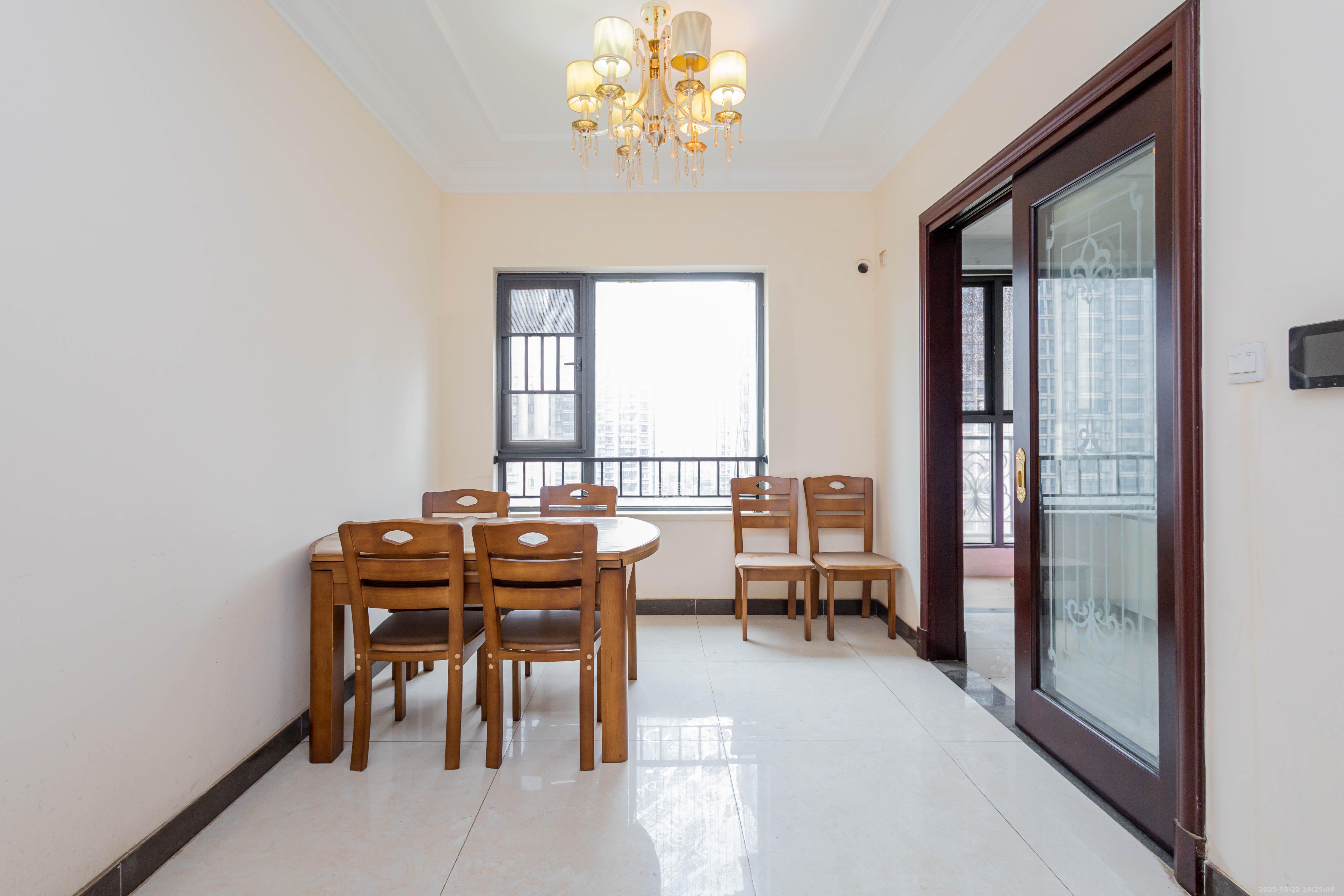 恒大江湾 3室2厅1卫 88.0万 恒大江湾 3室2厅1卫 88.0万客厅