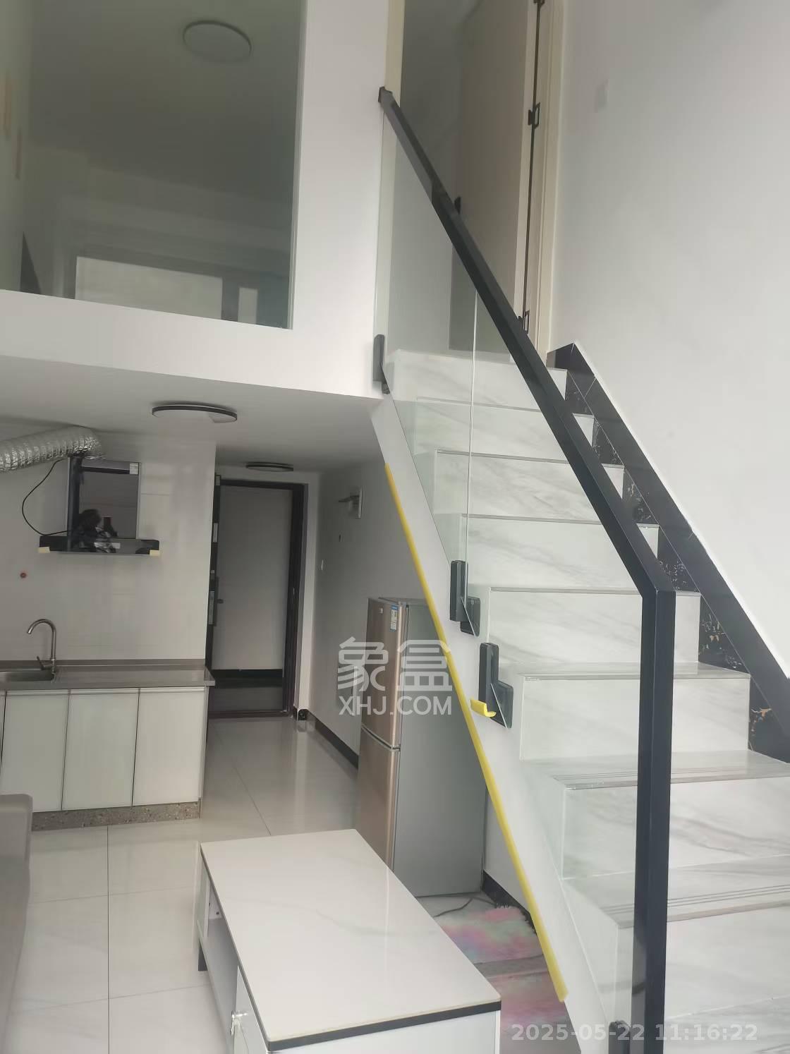 天麓轻奢国际  1室0厅0卫    1600.0元/月 天麓轻奢国际  1室0厅0卫    1600.0元/月室内图