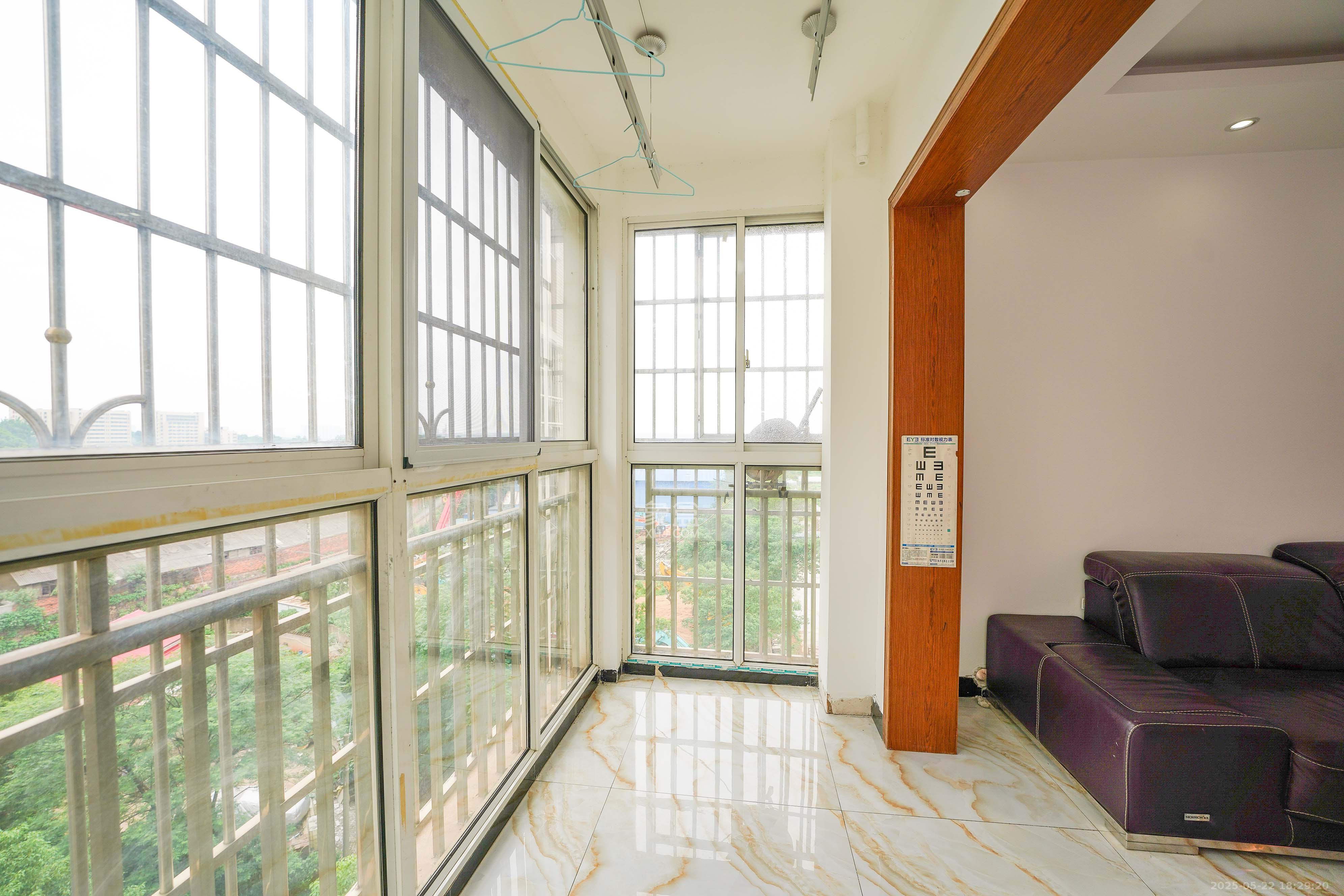 南郡雅园  2室2厅1卫    35.0万 南郡雅园  2室2厅1卫    35.0万阳台