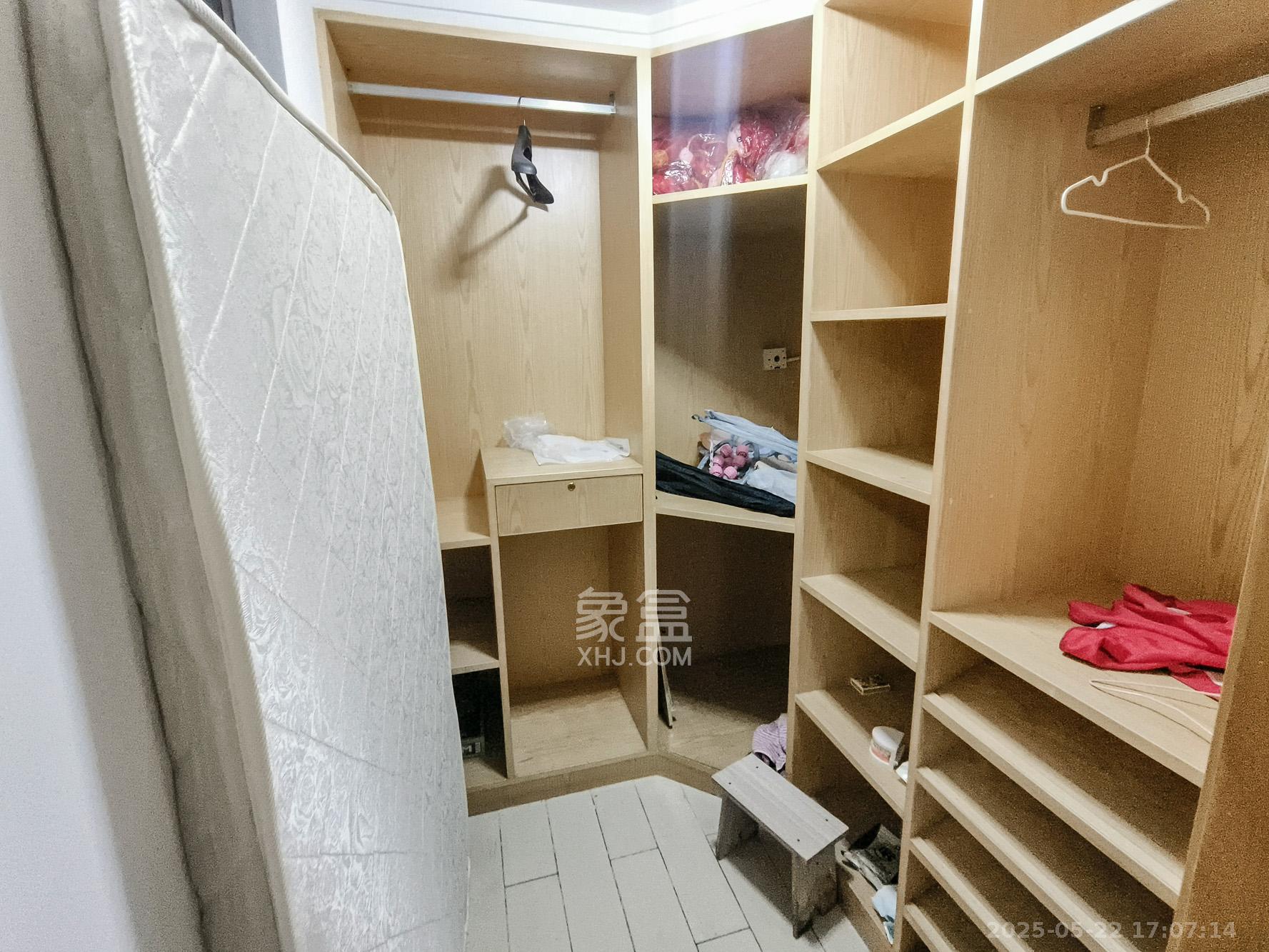 山水湾  3室2厅1卫   64.90万其他