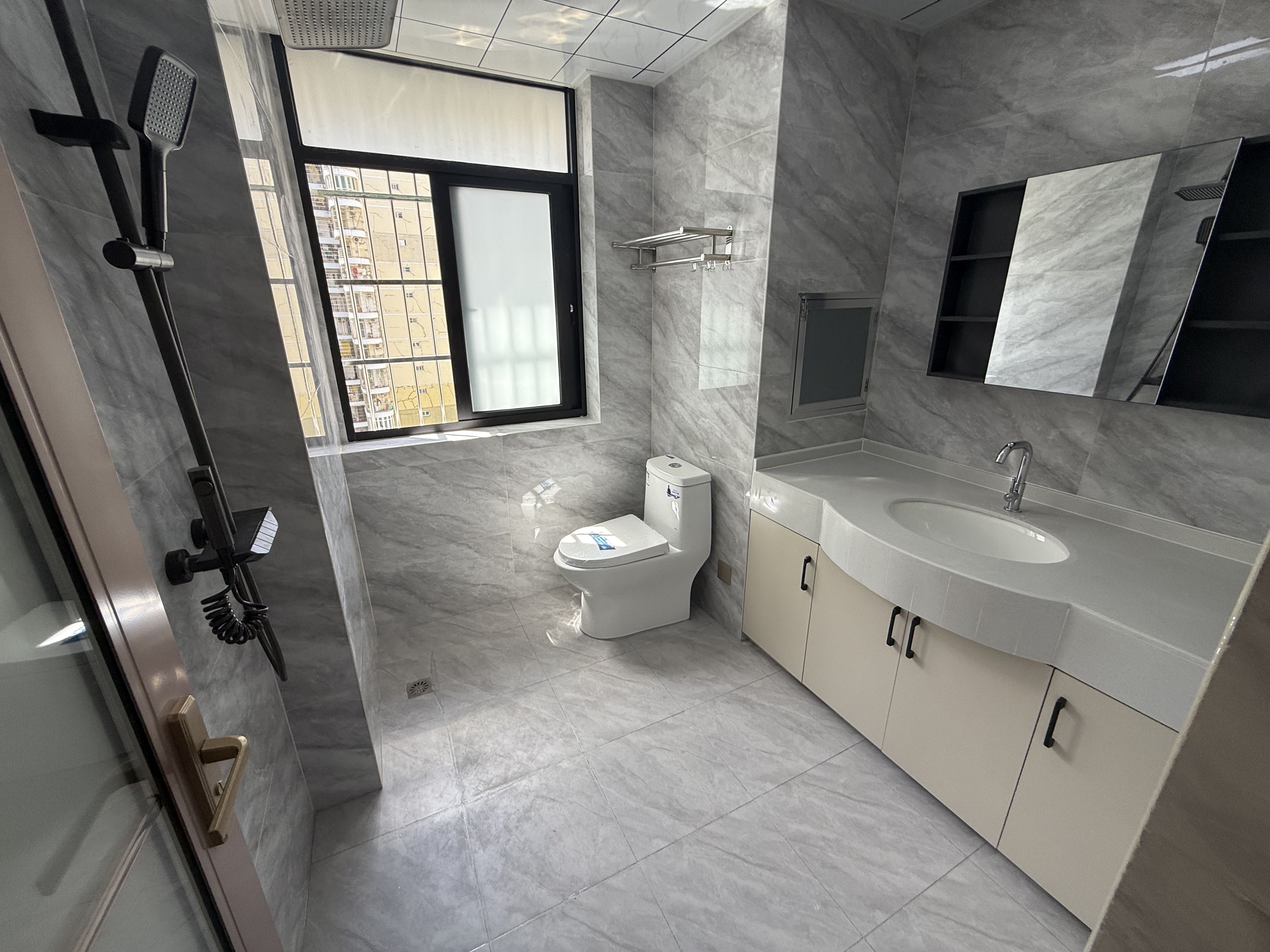 天龙阁 1室2厅1卫 139.0万 天龙阁 1室2厅1卫 139.0万客厅