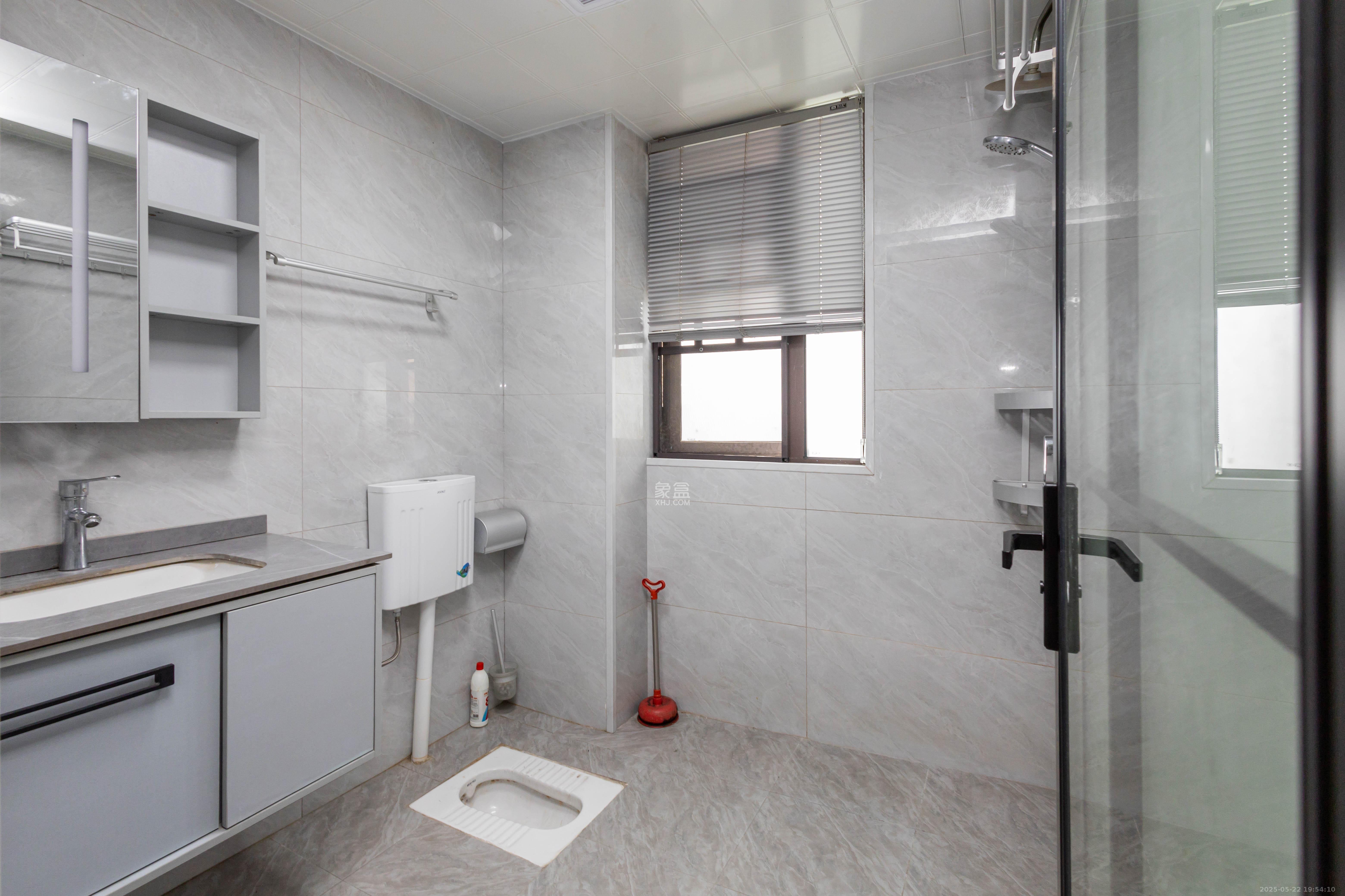 湘域芯城一期 3室2厅2卫 112.0万 湘域芯城一期 3室2厅2卫 112.0万卫生间