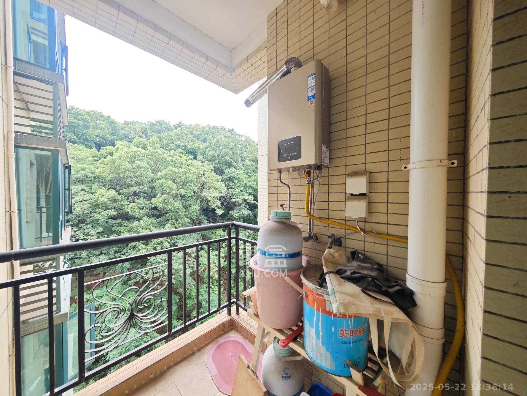 恒大城  4室2厅2卫   139.00万阳台
