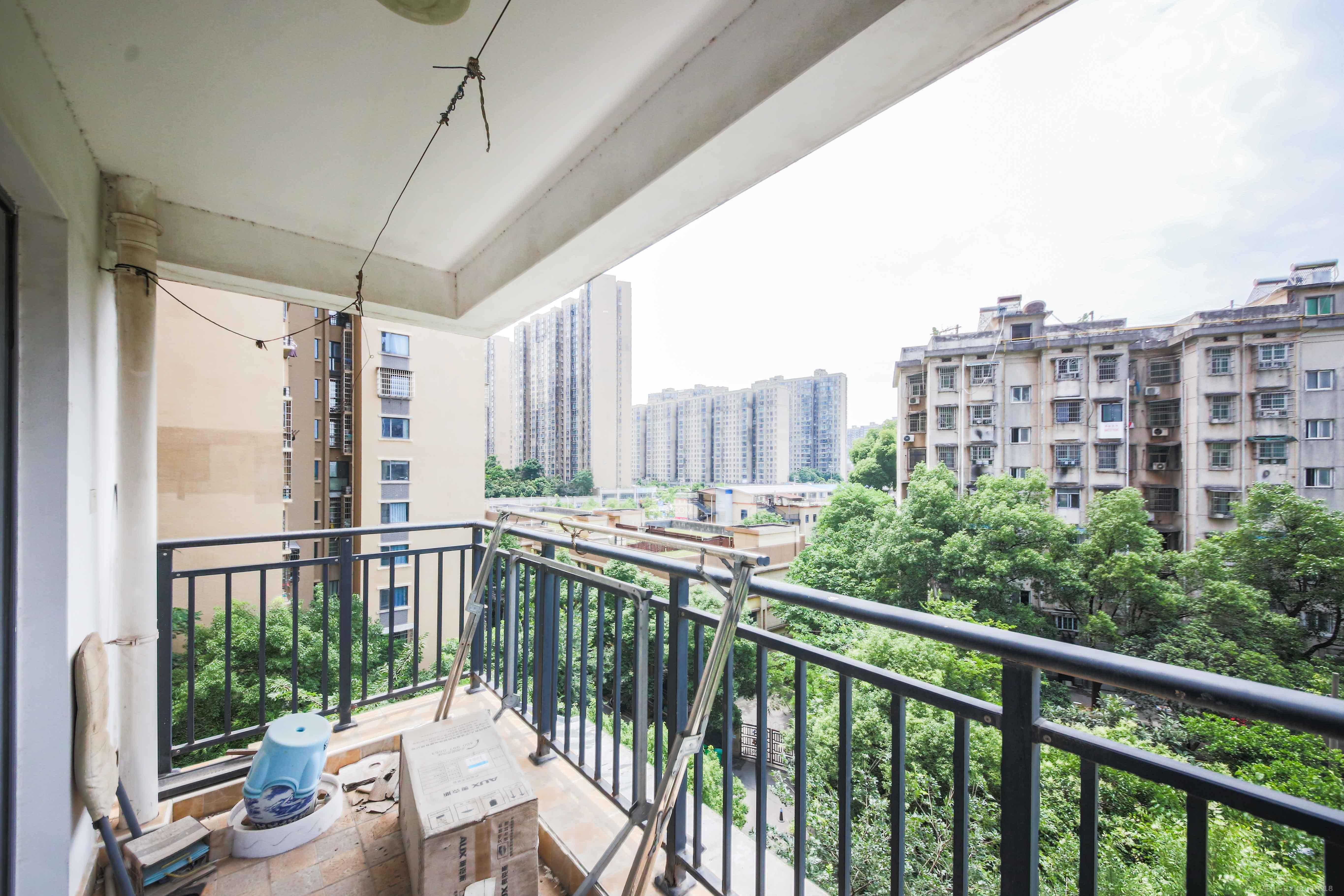 鑫远御文台二期  2室2厅1卫   65.00万阳台