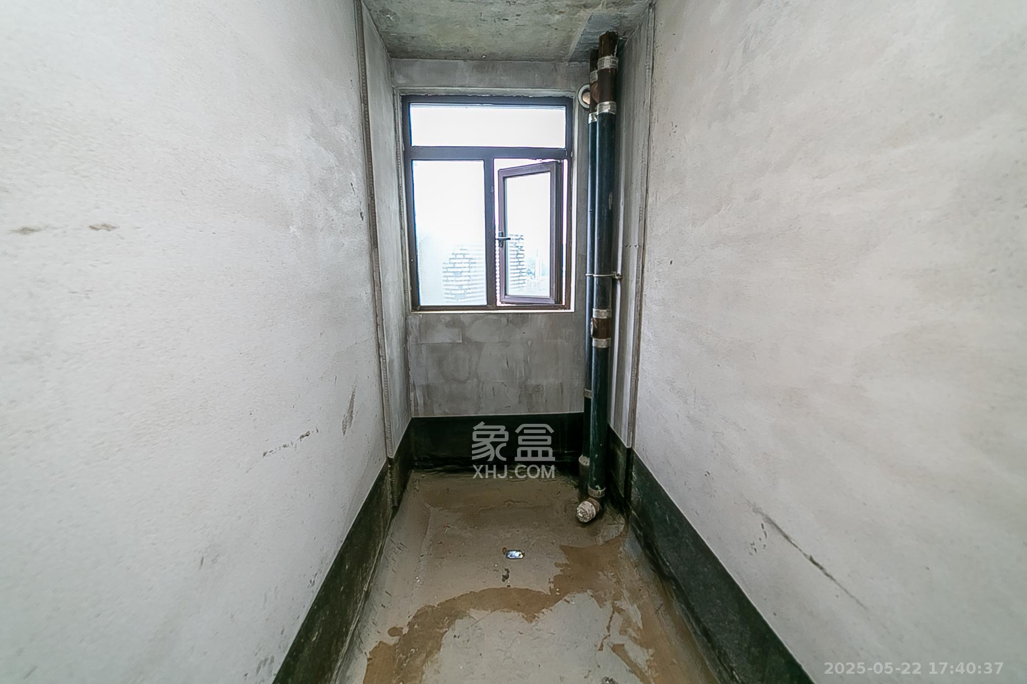 中建江山壹号  4室2厅2卫   355.00万卫生间