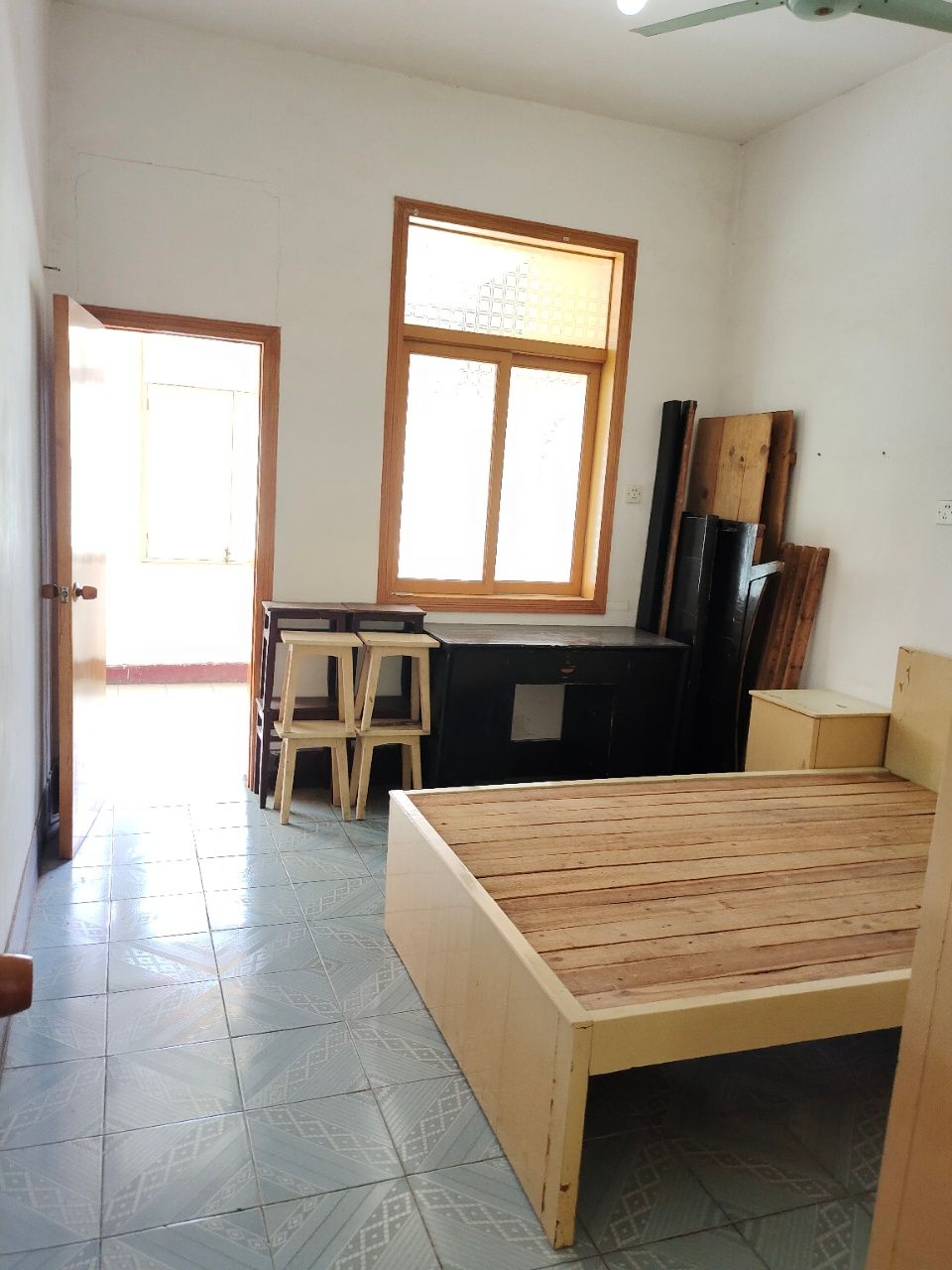 娄底技师学院家属院 1室0厅0卫 1500.0元/月 娄底技师学院家属院 1室0厅0卫 1500.0元/月室内图