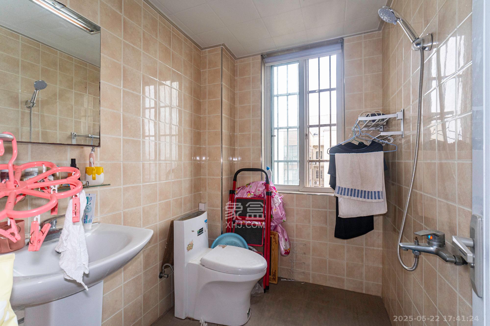 楚天世纪城东苑 3室2厅2卫 55.8万 楚天世纪城东苑 3室2厅2卫 55.8万卫生间