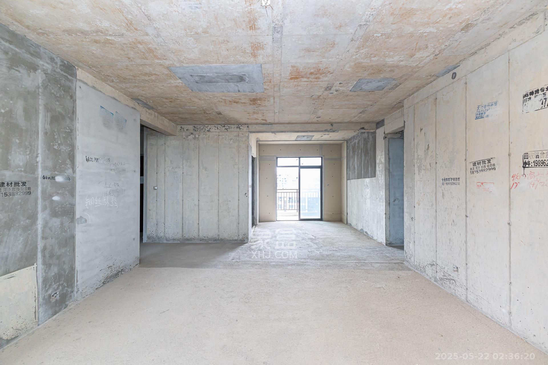 润和湘江天地E区  4室2厅3卫    230.0万 润和湘江天地E区  4室2厅3卫    230.0万客厅