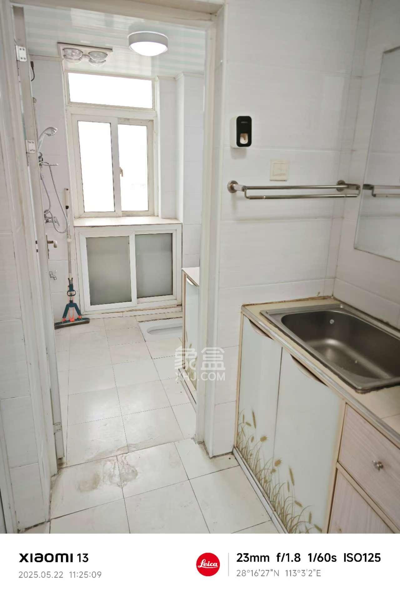 山水湾 2室2厅1卫 1600.0元/月 山水湾 2室2厅1卫 1600.0元/月室内图