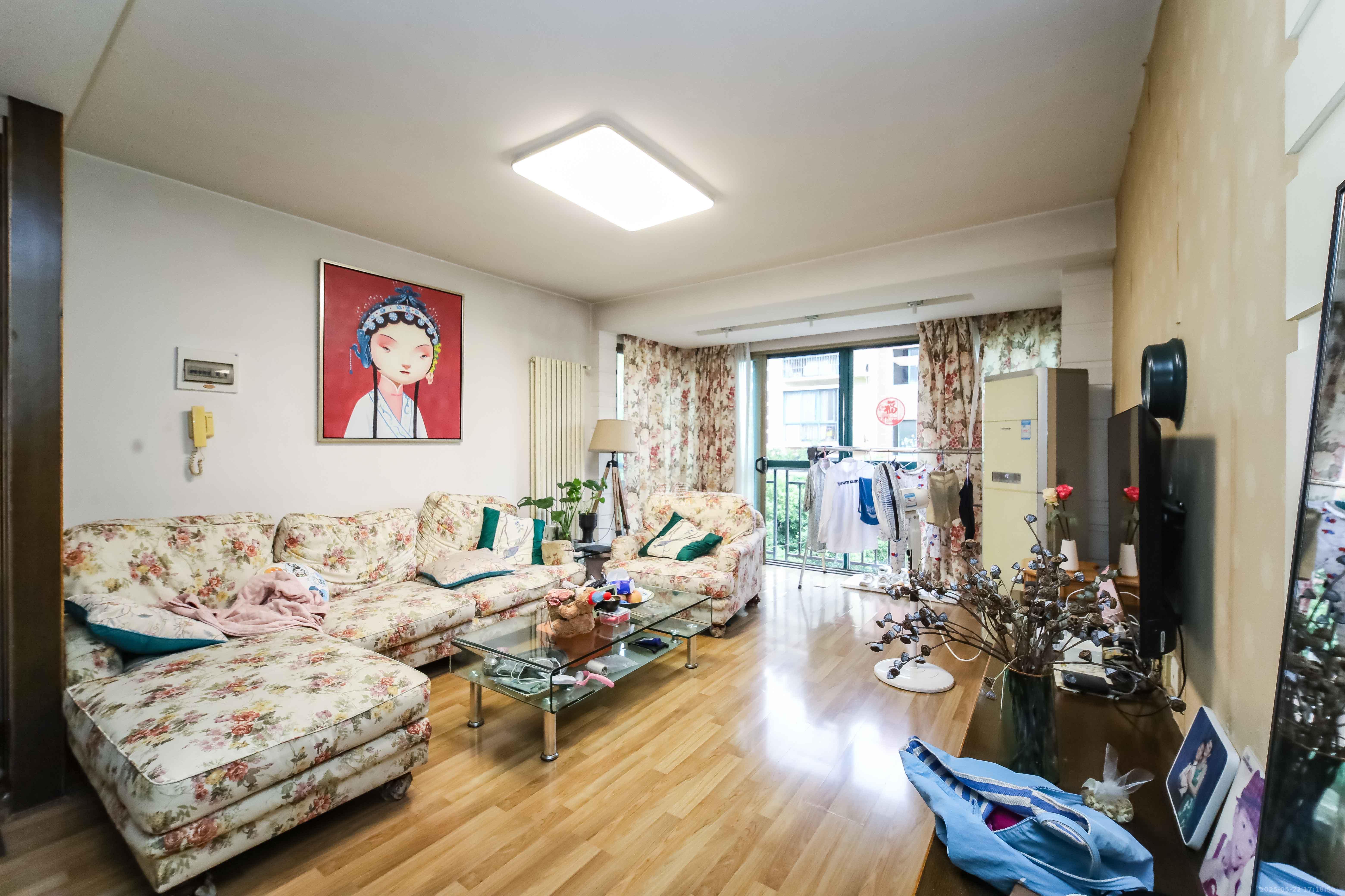 东方新城 3室1厅2卫 85.0万 东方新城 3室1厅2卫 85.0万客厅