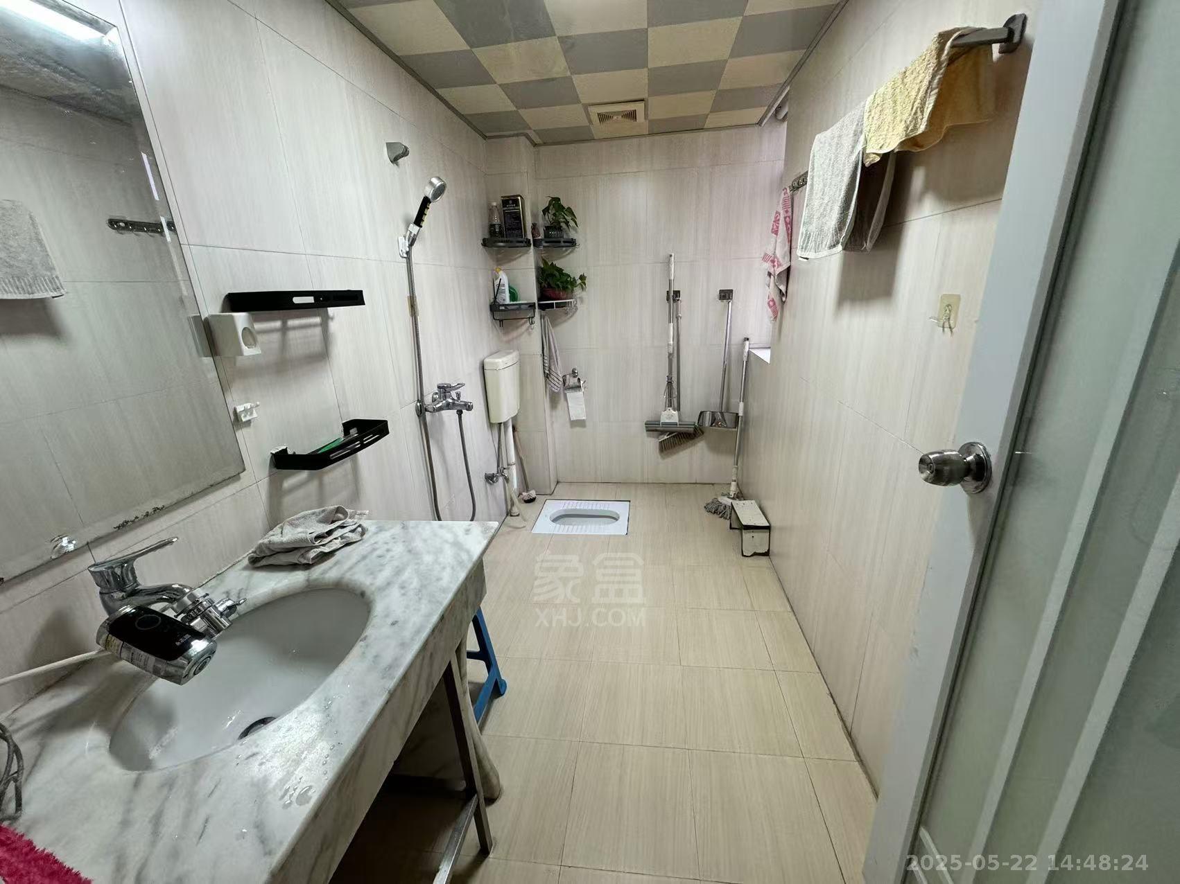 湘银小区 4室2厅2卫 1600.0元/月 湘银小区 4室2厅2卫 1600.0元/月室内图