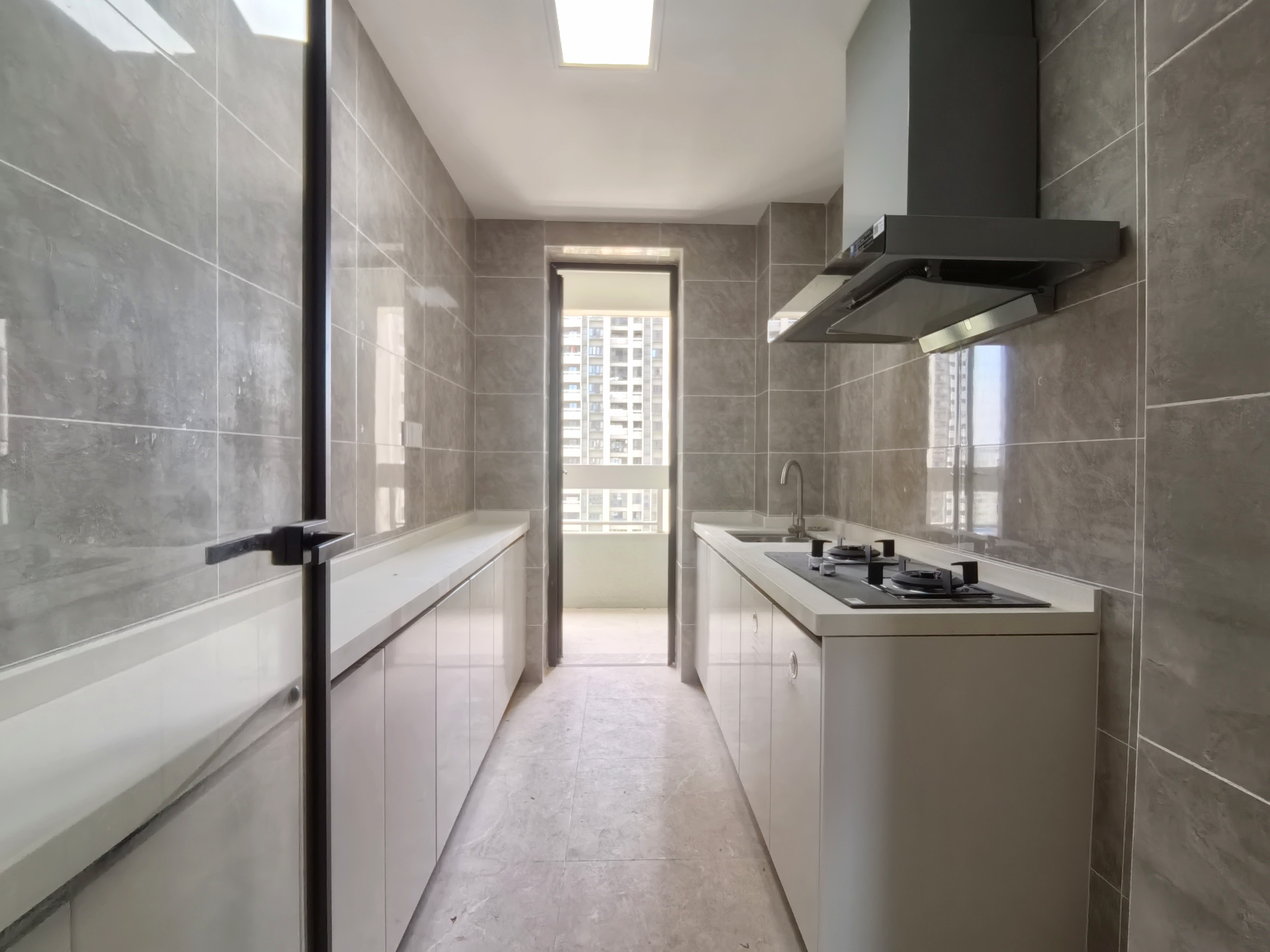 海府大院(海府路41号)  3室2厅2卫    3500.0元/月 海府大院(海府路41号)  3室2厅2卫    3500.0元/月室内图