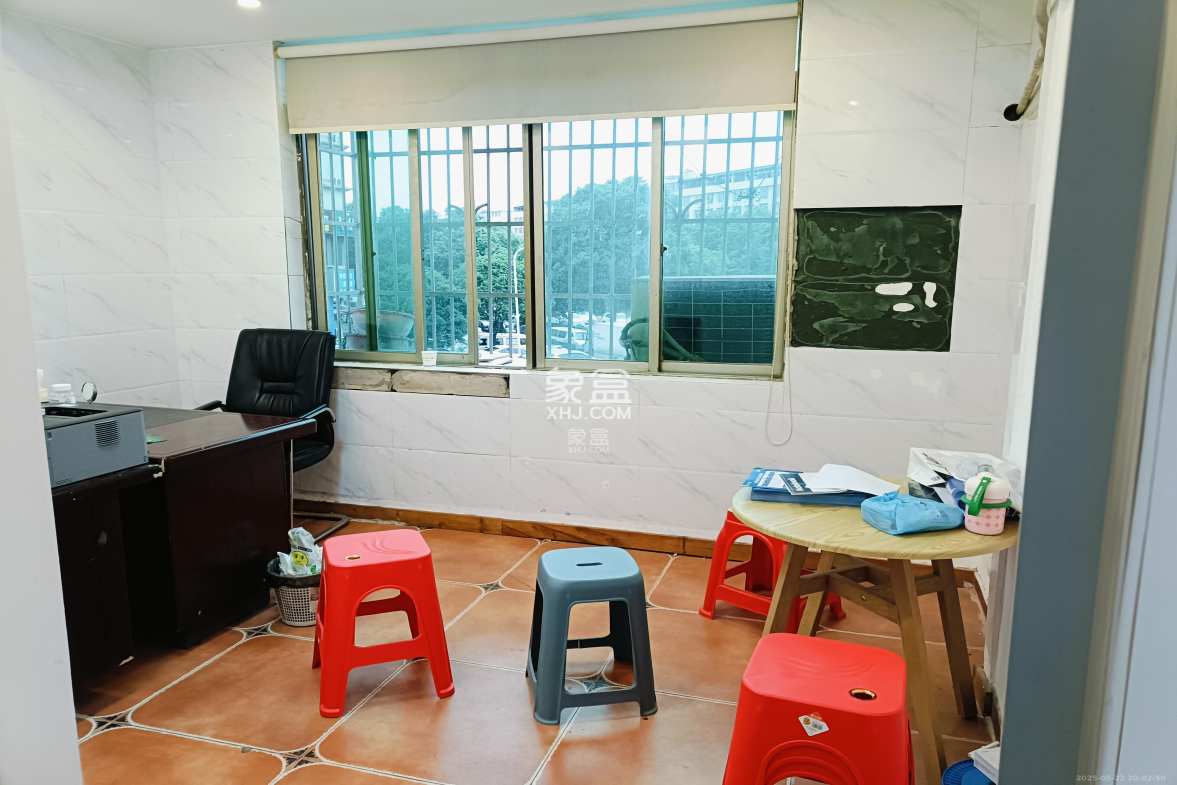 泉塘小区 5室1厅1卫 3000.0元/月 泉塘小区 5室1厅1卫 3000.0元/月室内图