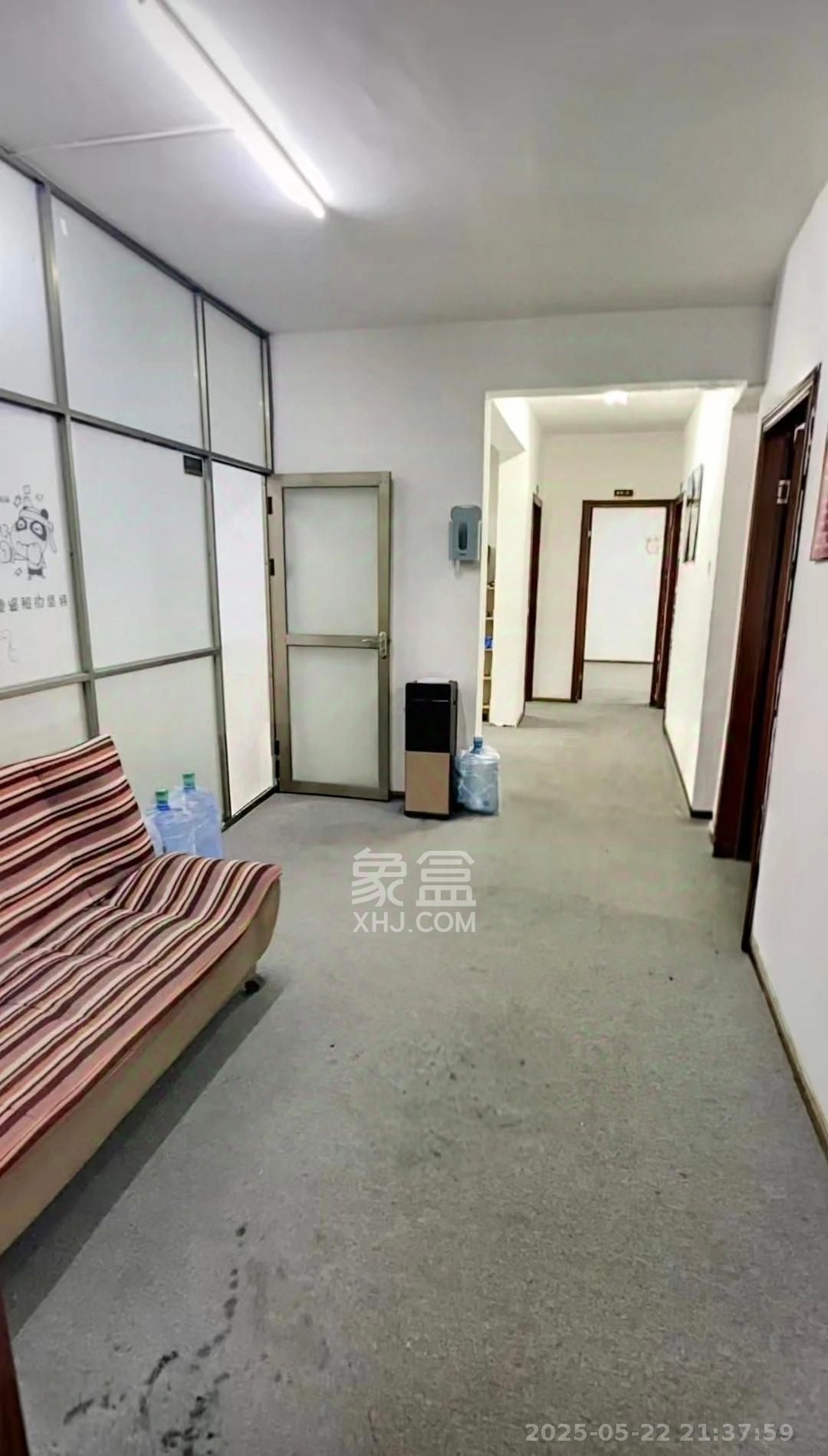 钰龙天下一期  4室2厅2卫   4200.00元/月室内图1