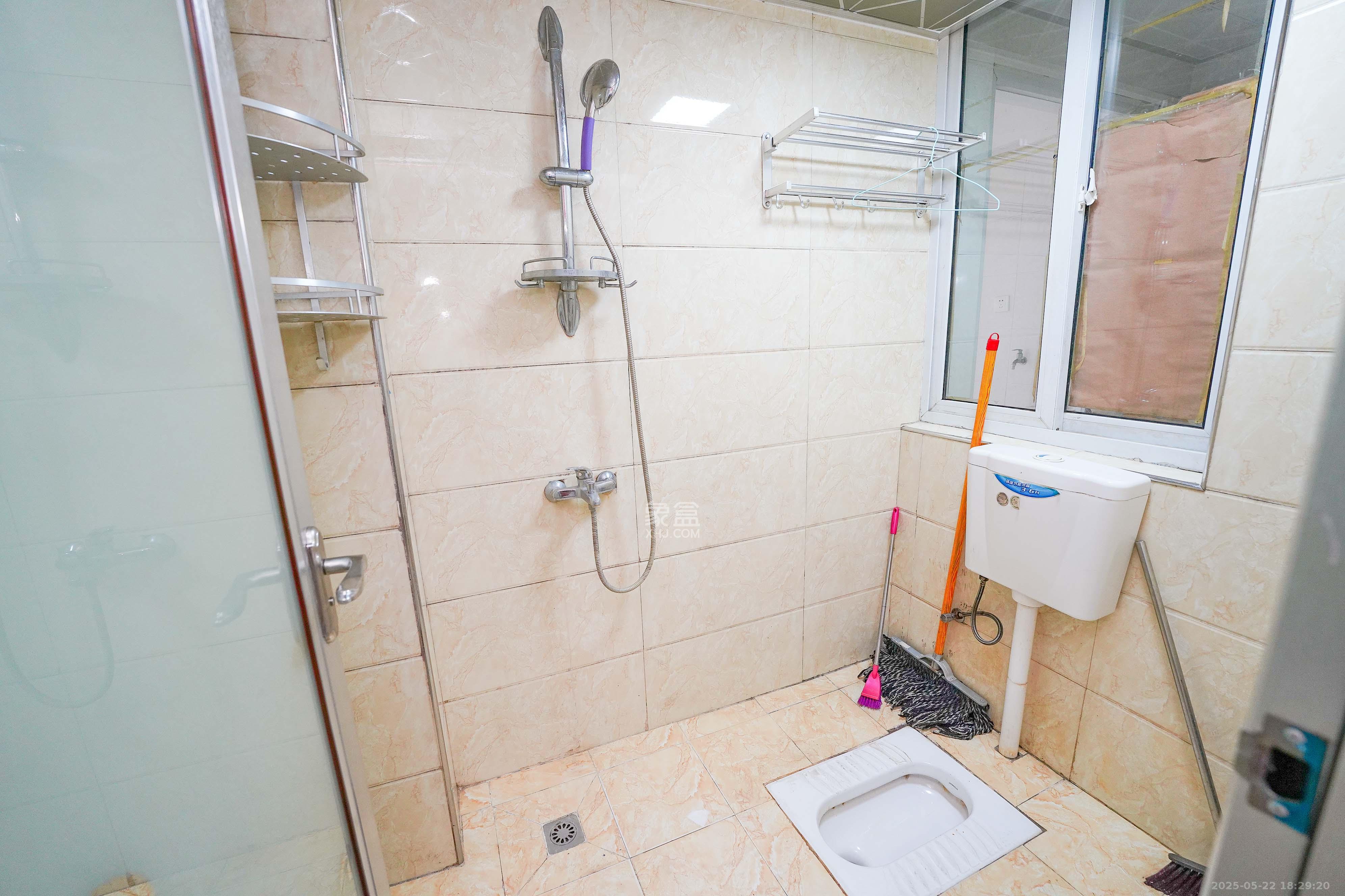 南郡雅园  2室2厅1卫    35.0万 南郡雅园  2室2厅1卫    35.0万卫生间