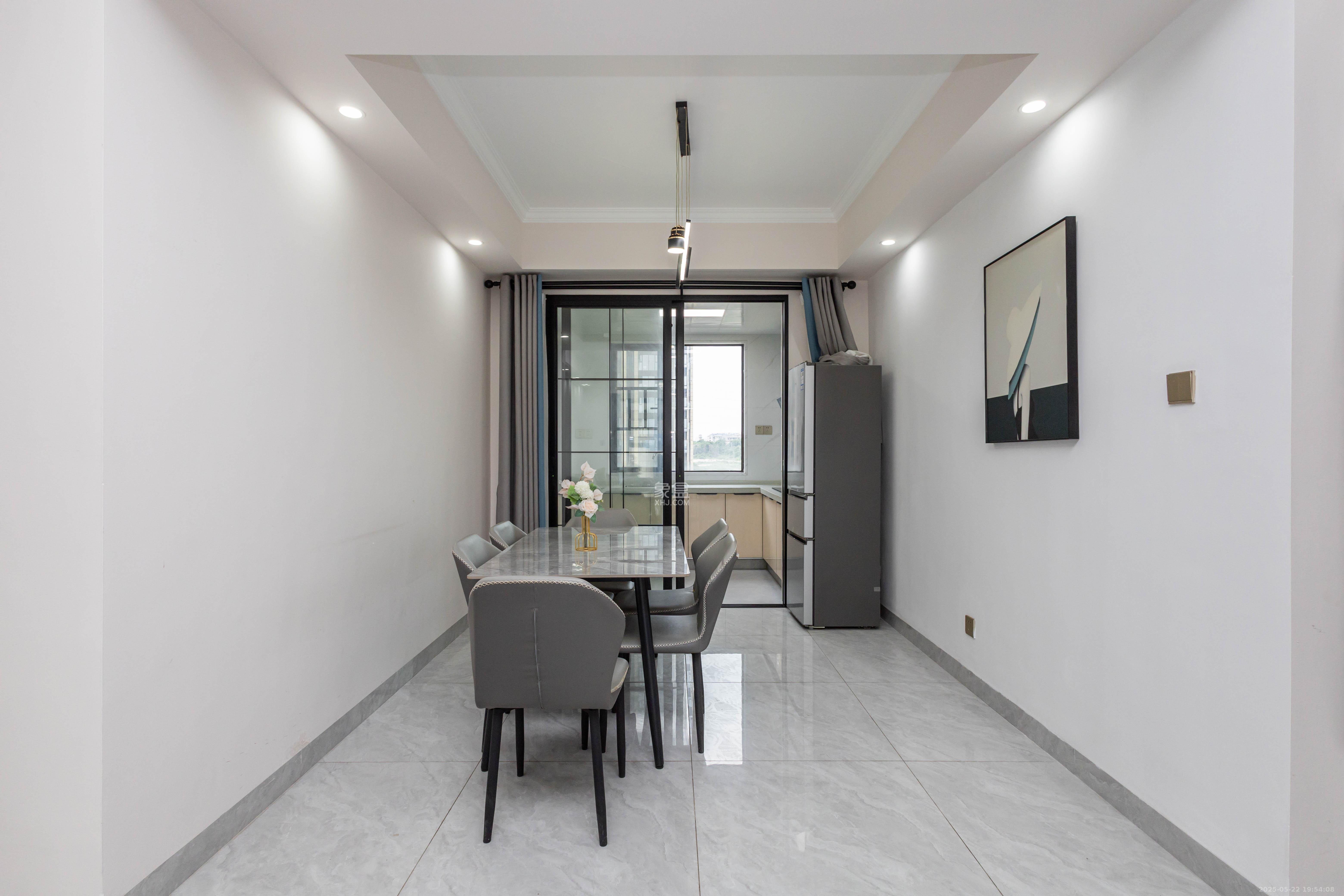 湘域芯城一期 3室2厅2卫 112.0万 湘域芯城一期 3室2厅2卫 112.0万客厅