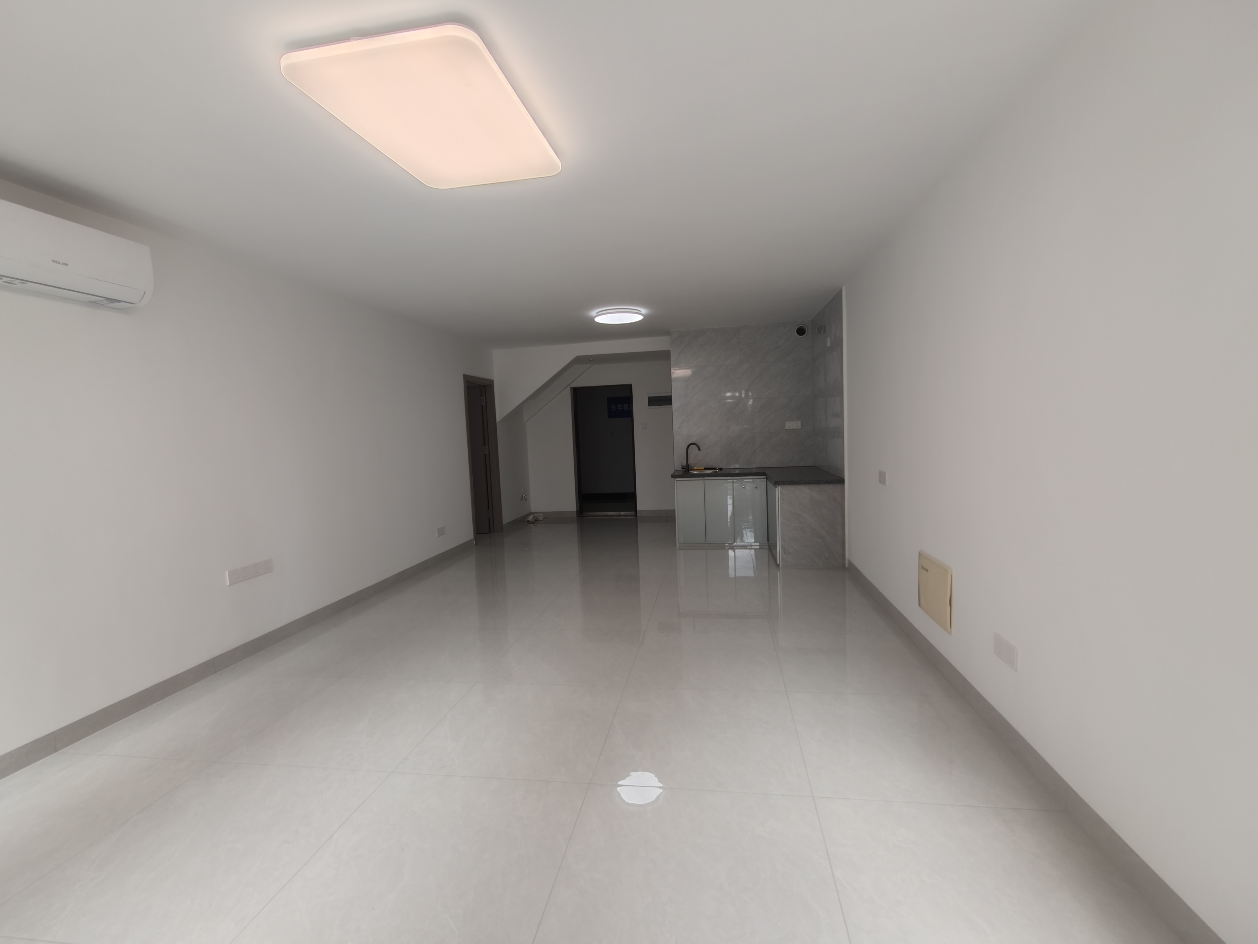锦地翰城二期  2室1厅1卫   3800.00元/月室内图