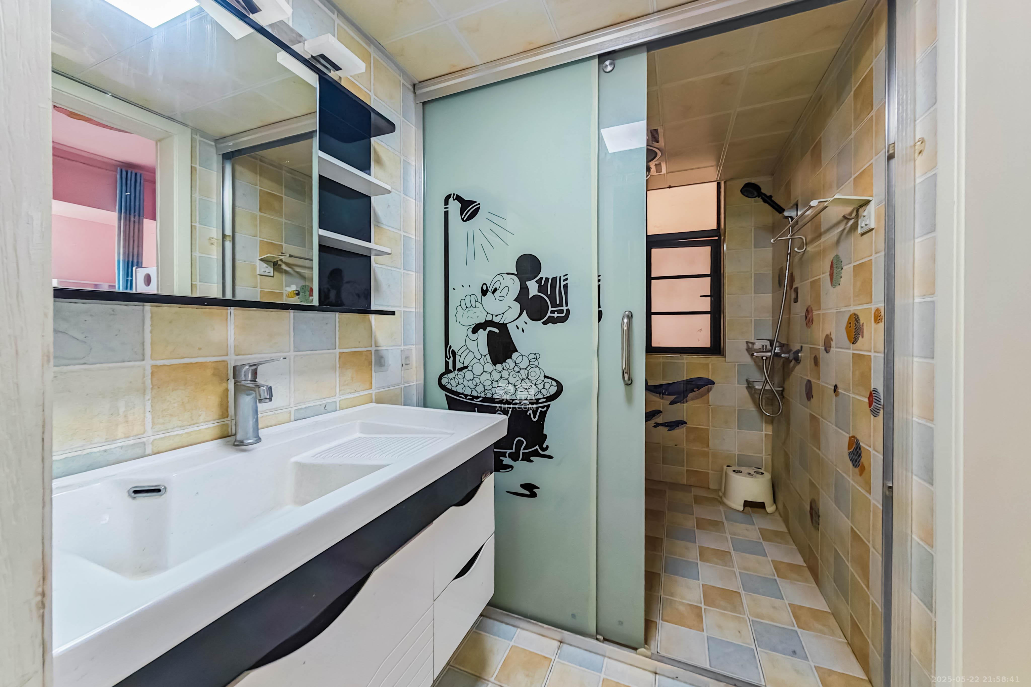 香樟兰亭(朗峰苑) 4室2厅1卫 82.0万 香樟兰亭(朗峰苑) 4室2厅1卫 82.0万卫生间