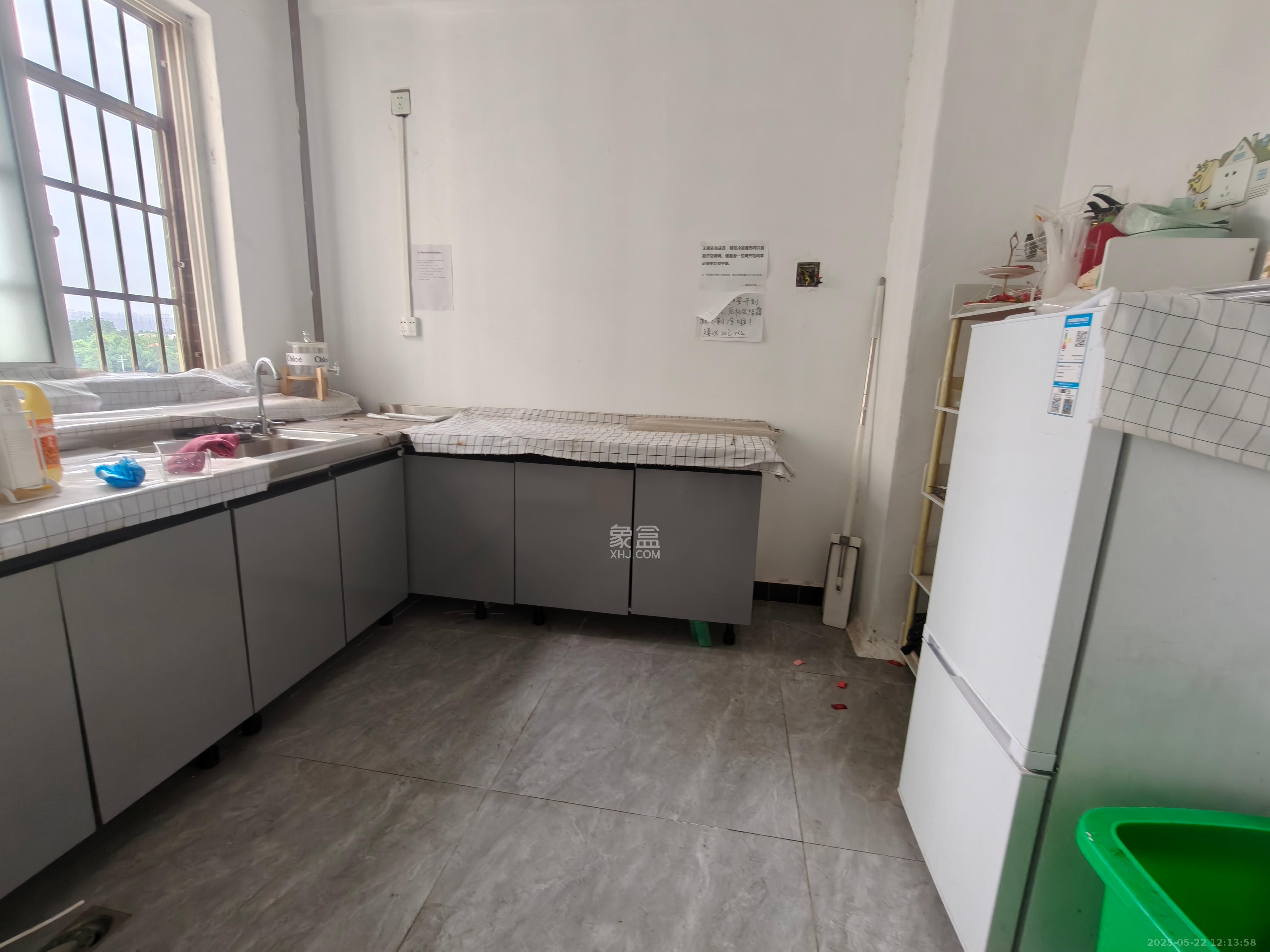 星城福邸(雄天朗郡)  4室2厅2卫    2000.0元/月 星城福邸(雄天朗郡)  4室2厅2卫    2000.0元/月室内图