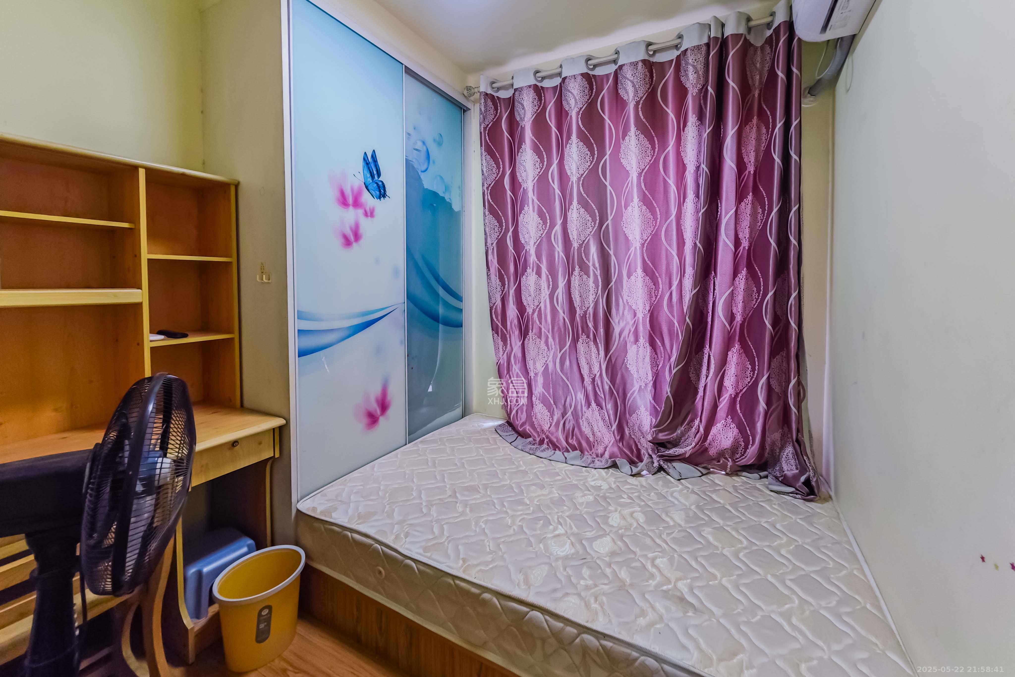 香樟兰亭(朗峰苑) 4室2厅1卫 82.0万 香樟兰亭(朗峰苑) 4室2厅1卫 82.0万卧室