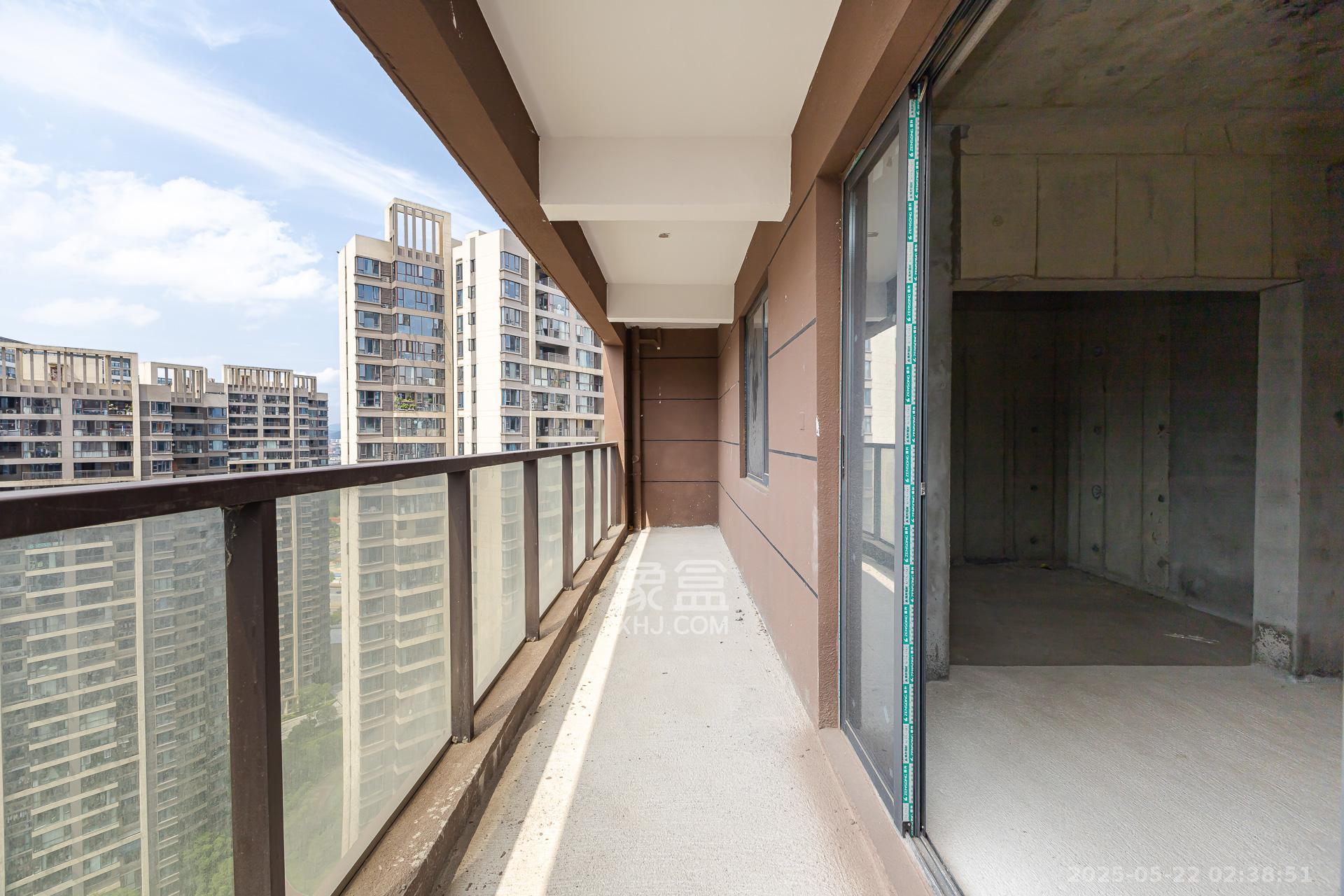 滨江学府  4室2厅2卫    150.0万 滨江学府  4室2厅2卫    150.0万阳台