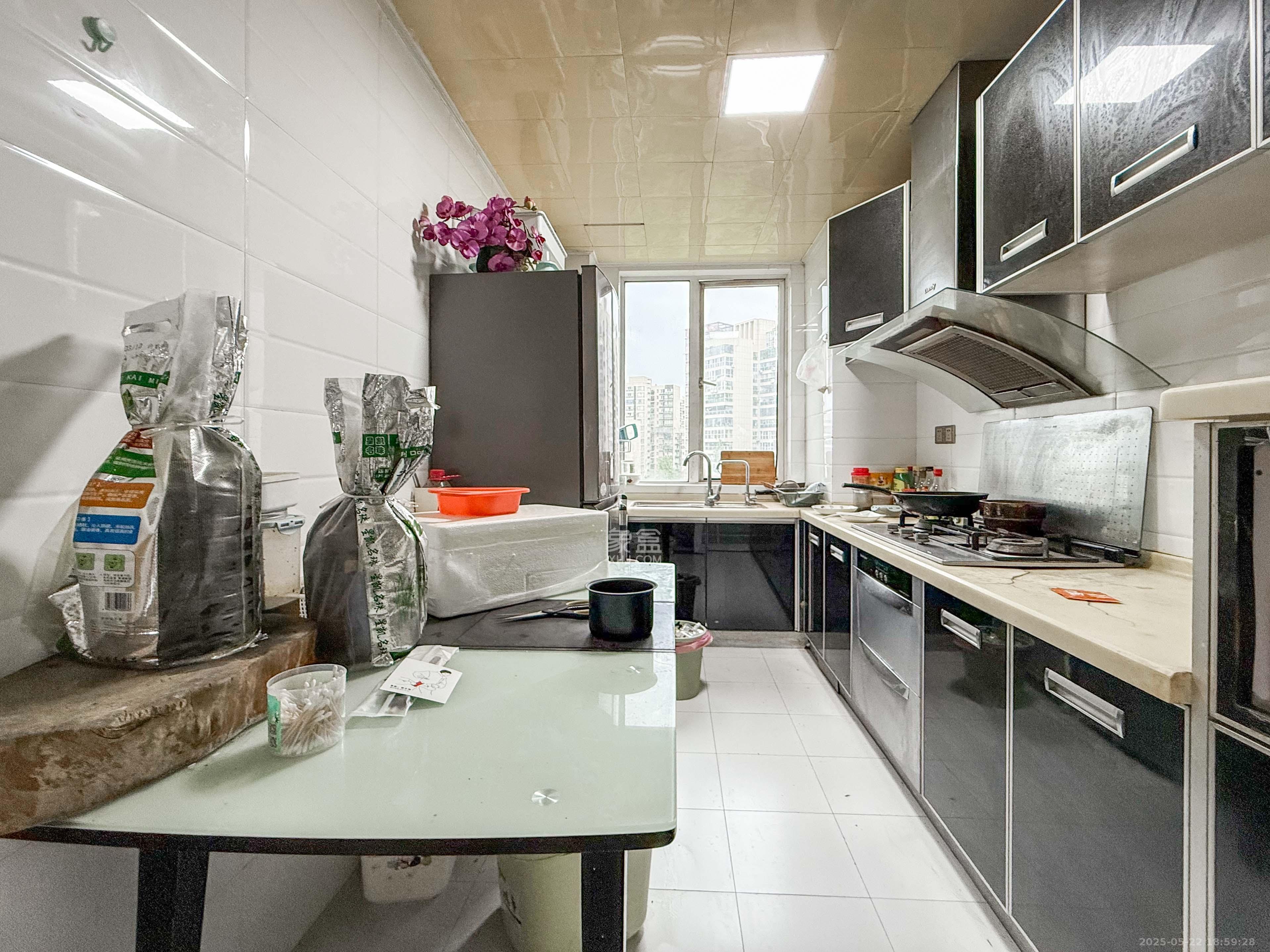 湘麓国际 4室2厅2卫 130.0万 湘麓国际 4室2厅2卫 130.0万厨房