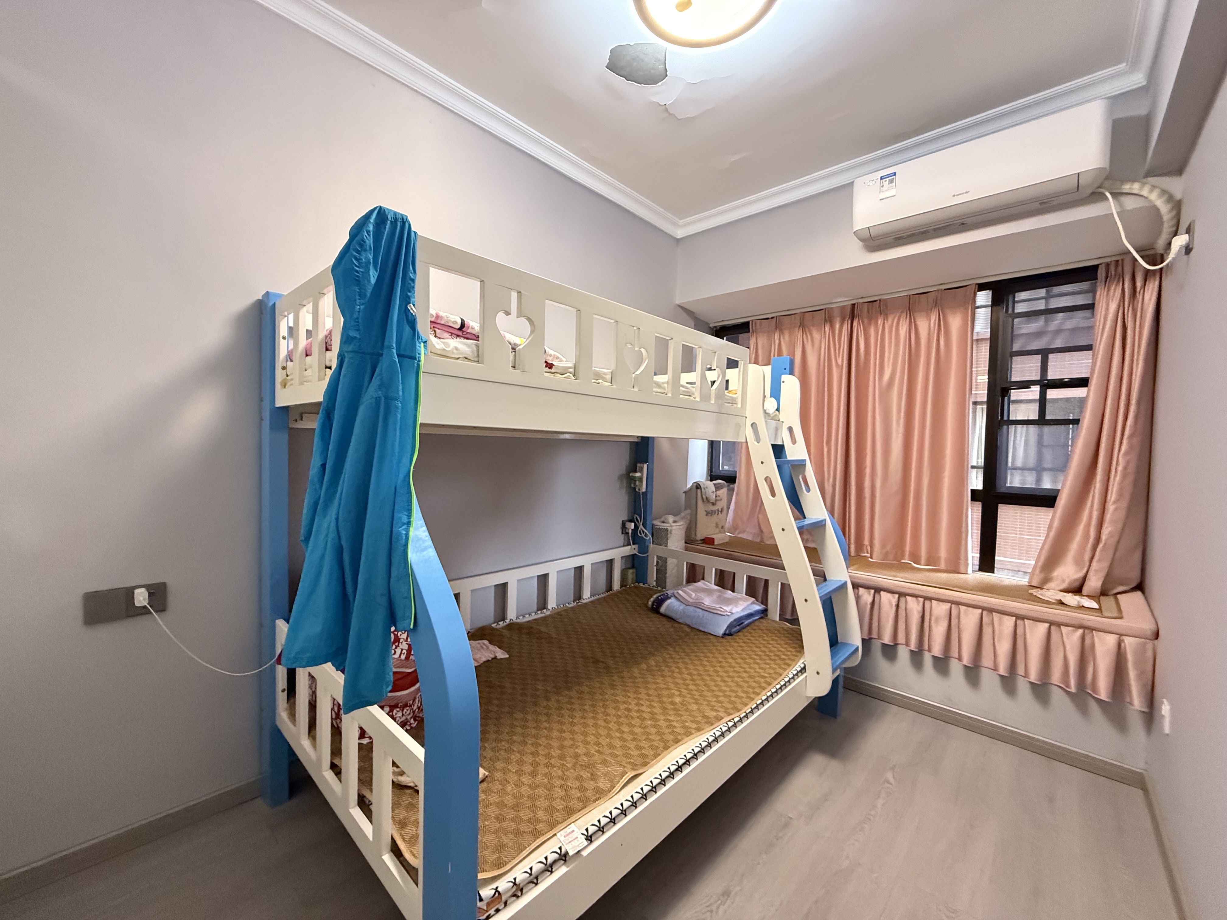 珠江云锦  2室2厅1卫    55.0万 珠江云锦  2室2厅1卫    55.0万客厅