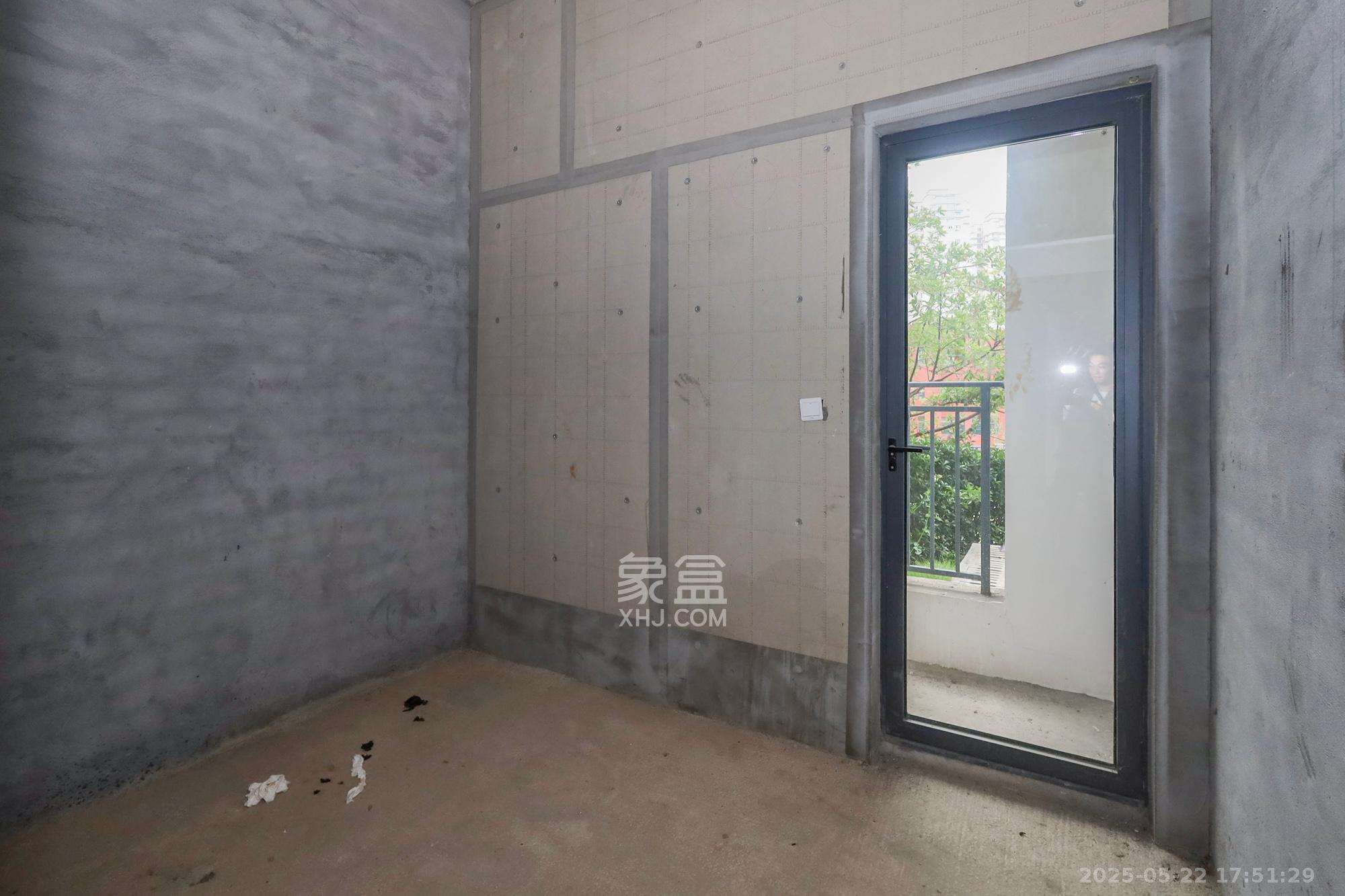 轨道中建麓江府  4室2厅2卫   185.00万卧室