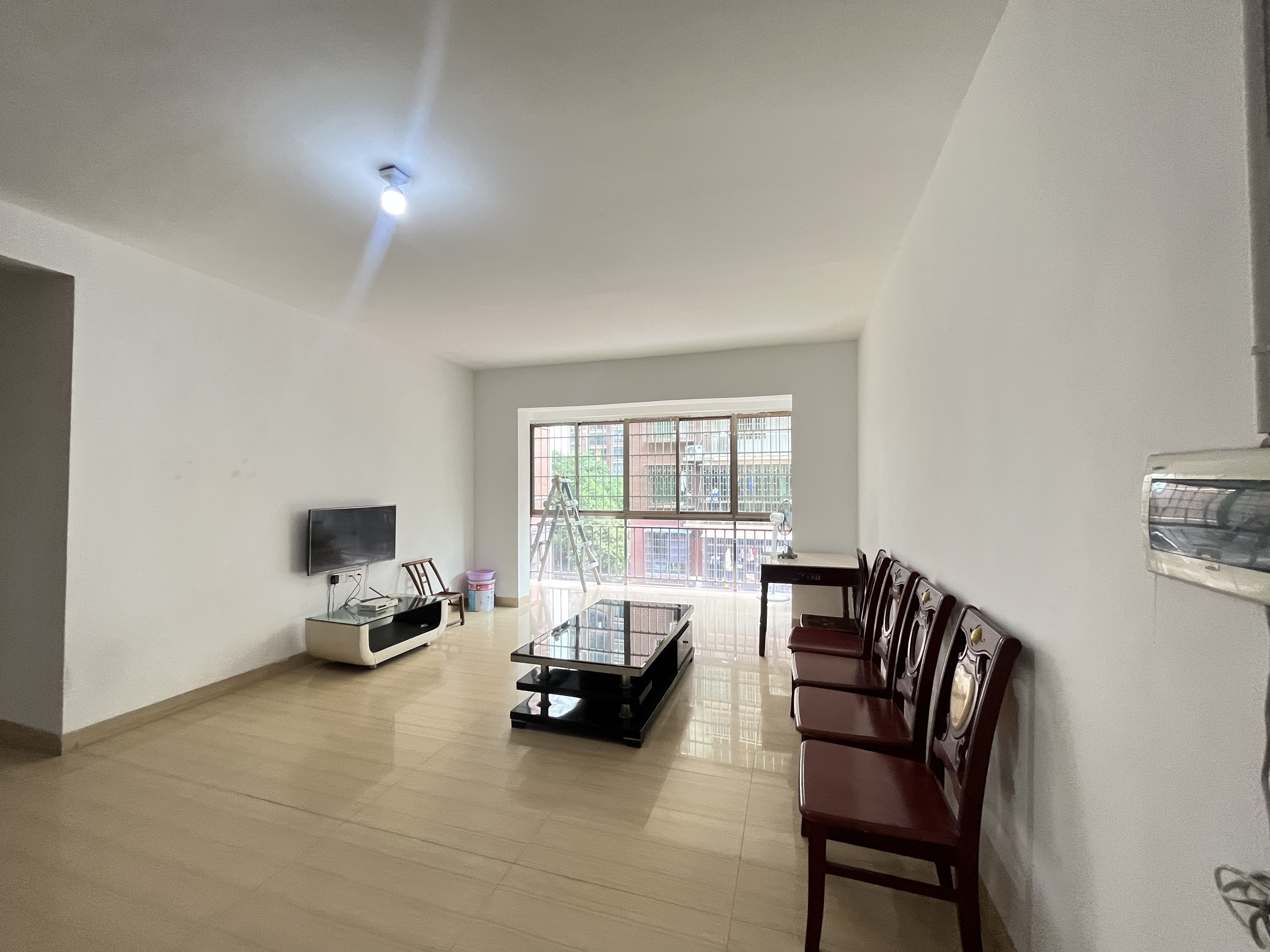 雅士林安置房 3室2厅2卫 1200.0元/月 雅士林安置房 3室2厅2卫 1200.0元/月室内图