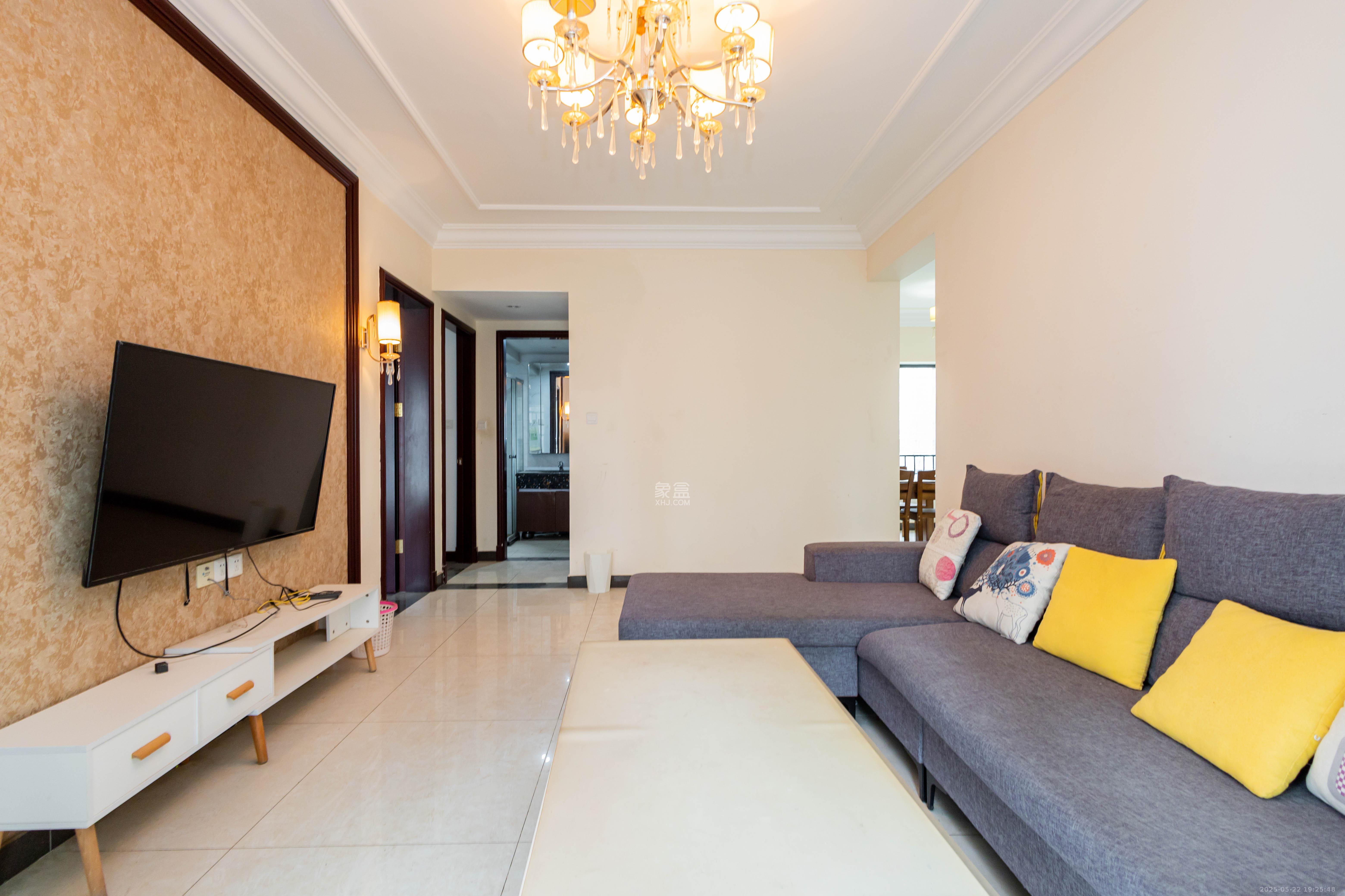 恒大江湾 3室2厅1卫 88.0万 恒大江湾 3室2厅1卫 88.0万客厅