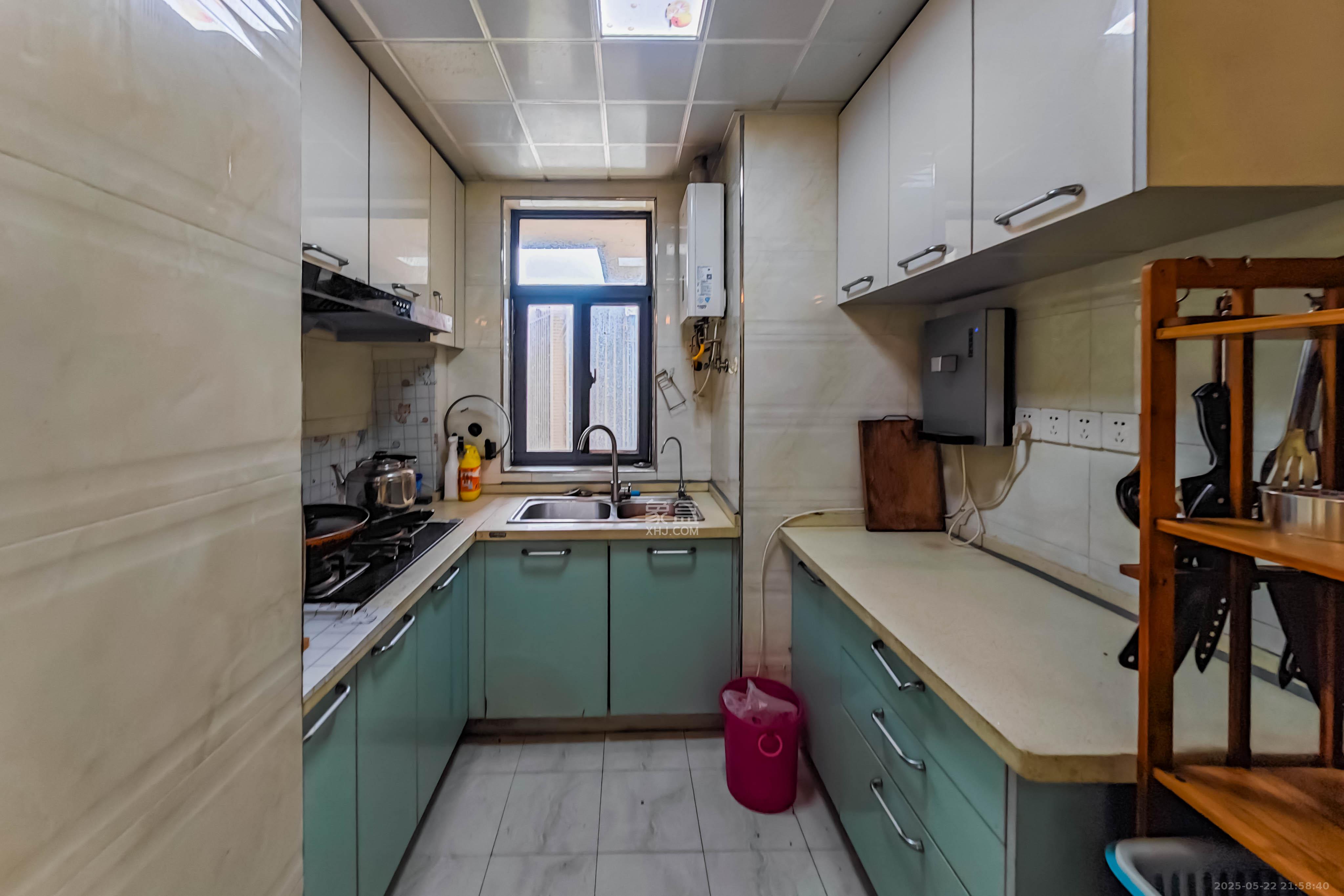 香樟兰亭(朗峰苑) 4室2厅1卫 82.0万 香樟兰亭(朗峰苑) 4室2厅1卫 82.0万厨房