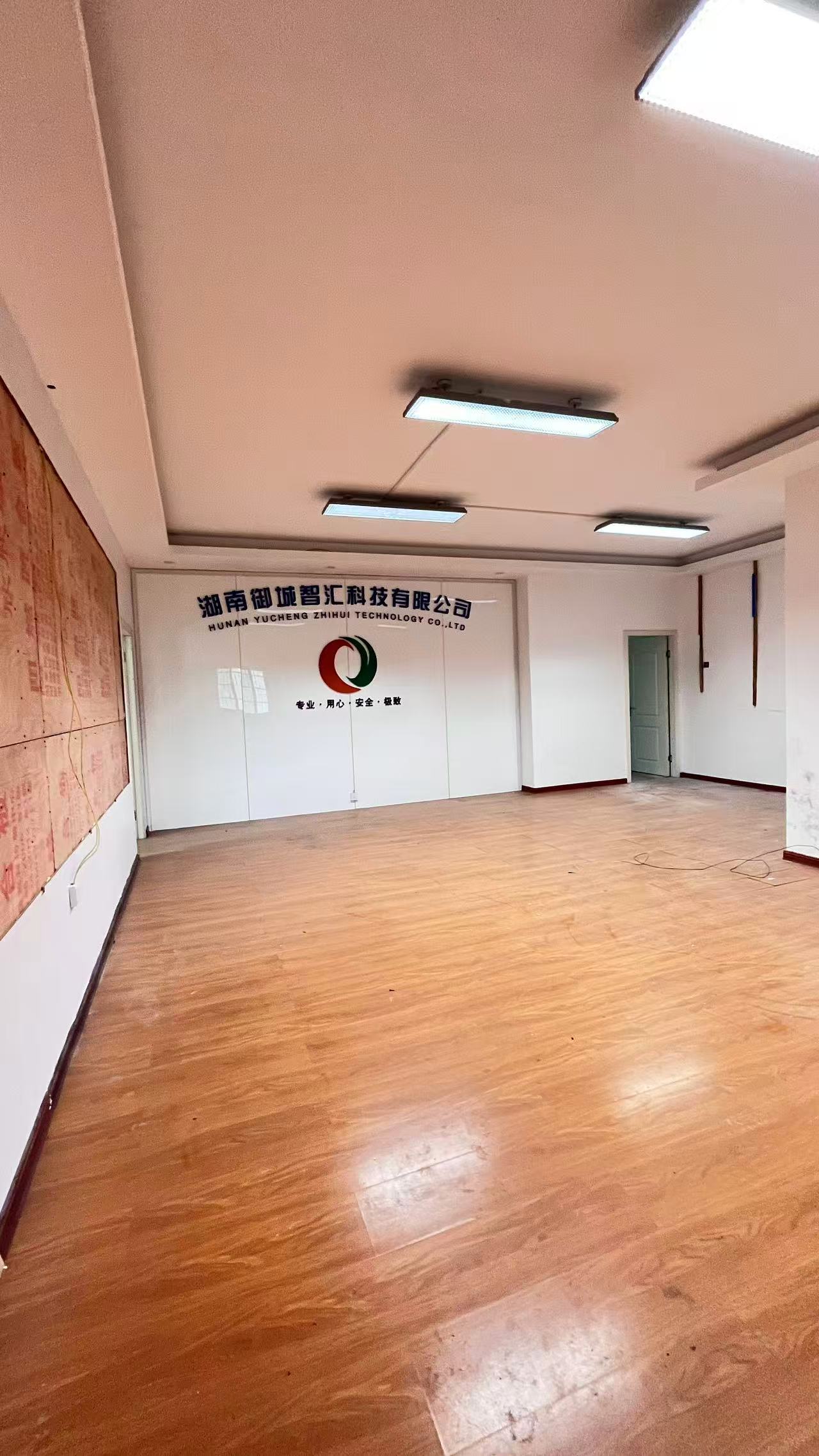 晓园嘉苑  6室2厅1卫   3500.00元/月室内图