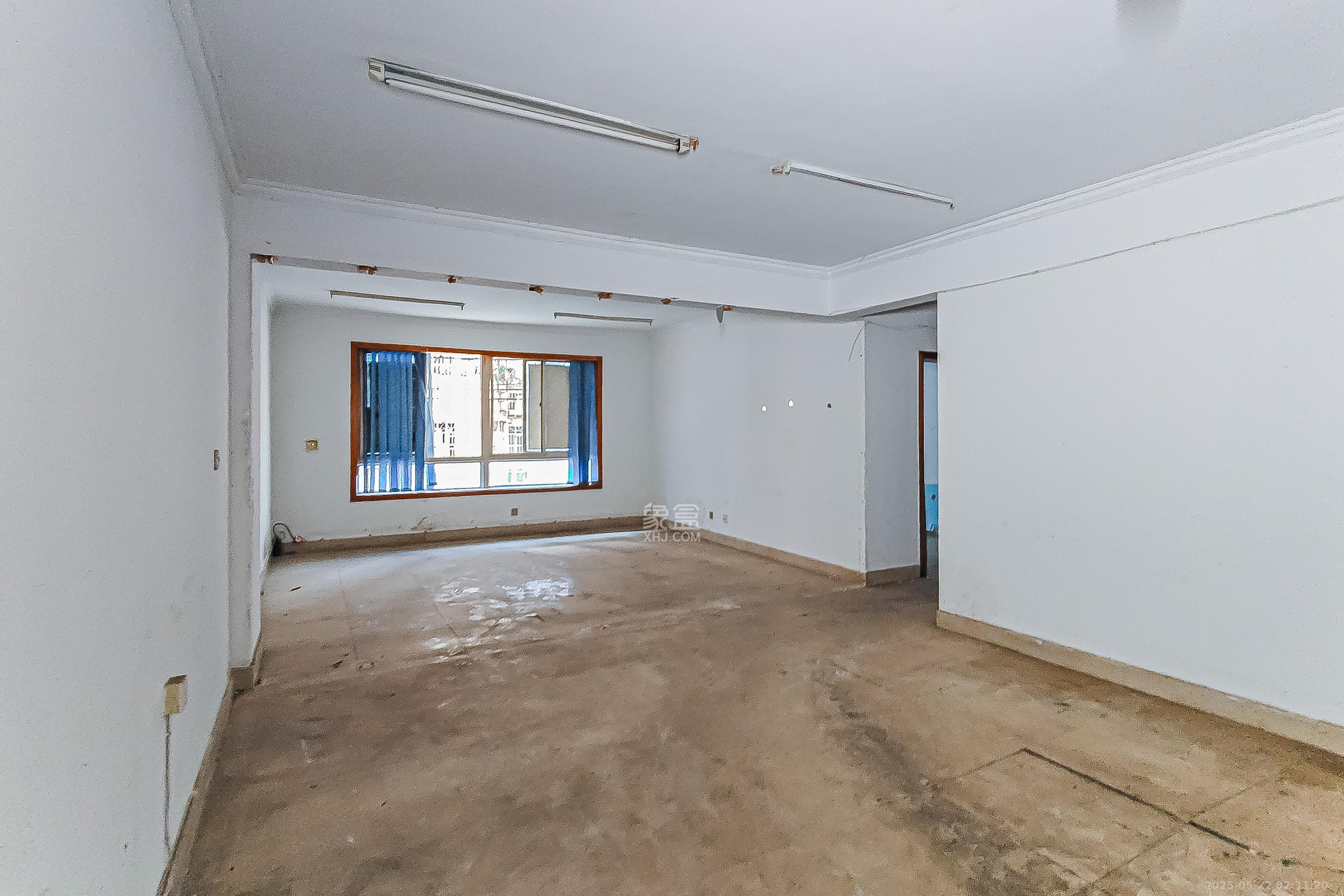 华盛花园 4室2厅2卫 106.0万 华盛花园 4室2厅2卫 106.0万客厅