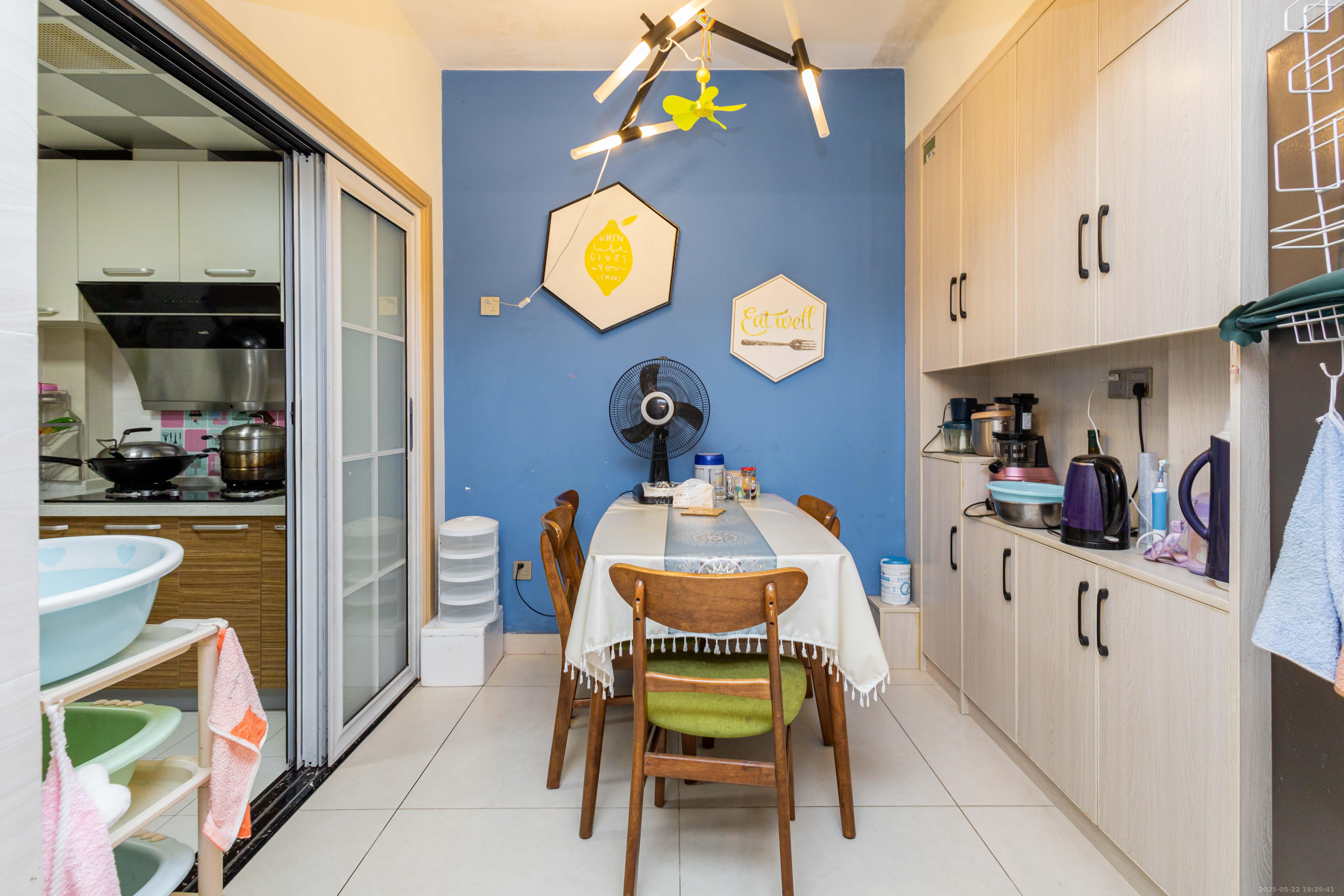 旭辉华庭 3室2厅1卫 58.8万 旭辉华庭 3室2厅1卫 58.8万客厅