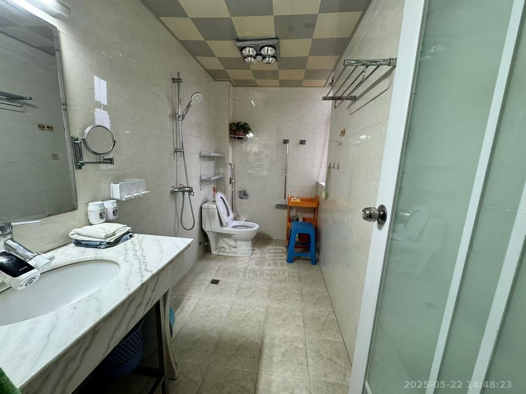 湘银小区 4室2厅2卫 1600.0元/月 湘银小区 4室2厅2卫 1600.0元/月室内图