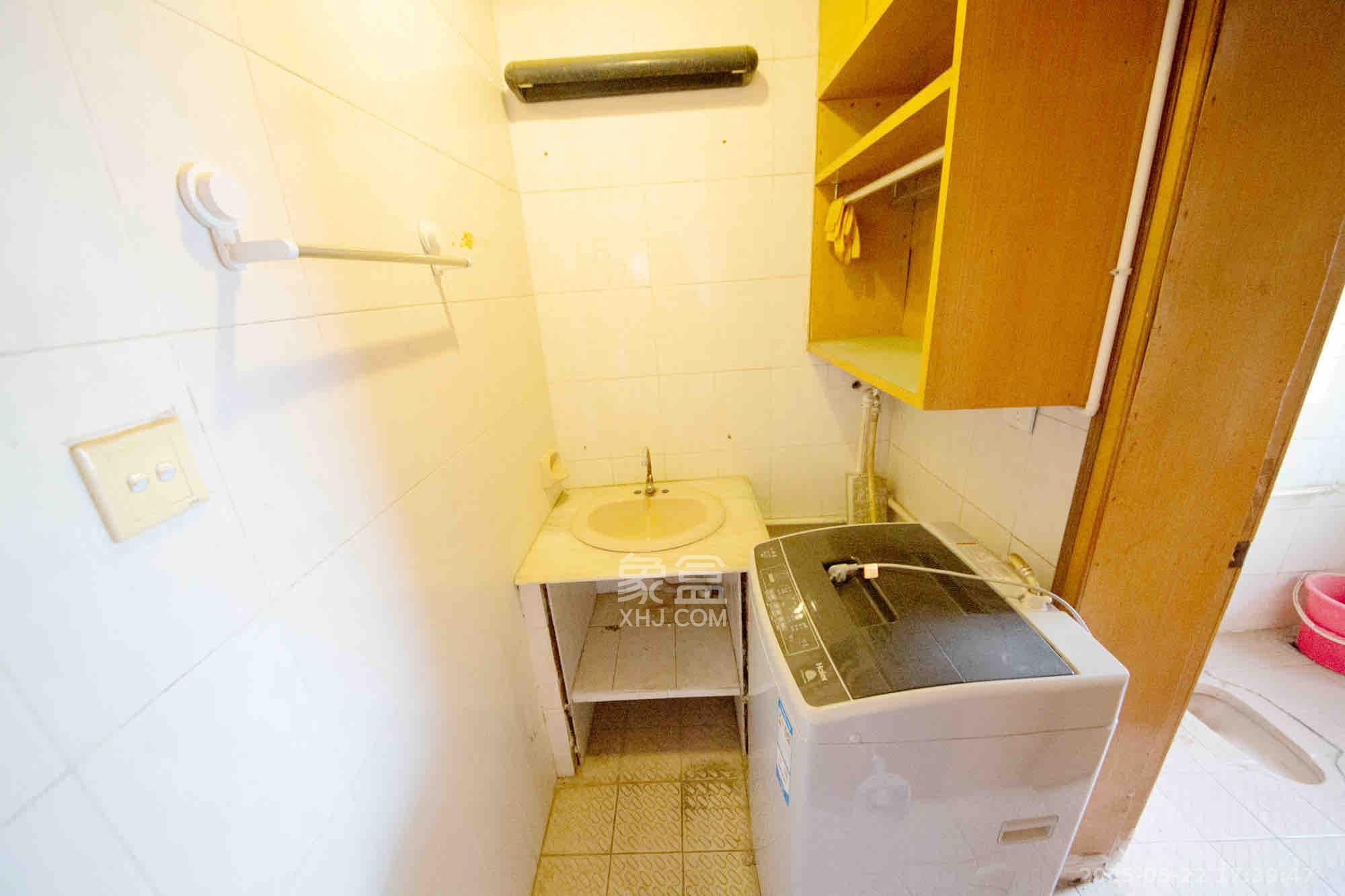 荷花园市直教师村(长沙市教育局直属教师二村) 1室2厅1卫 1000.0元/月 荷花园市直教师村(长沙市教育局直属教师二村) 1室2厅1卫 1000.0元/月室内图