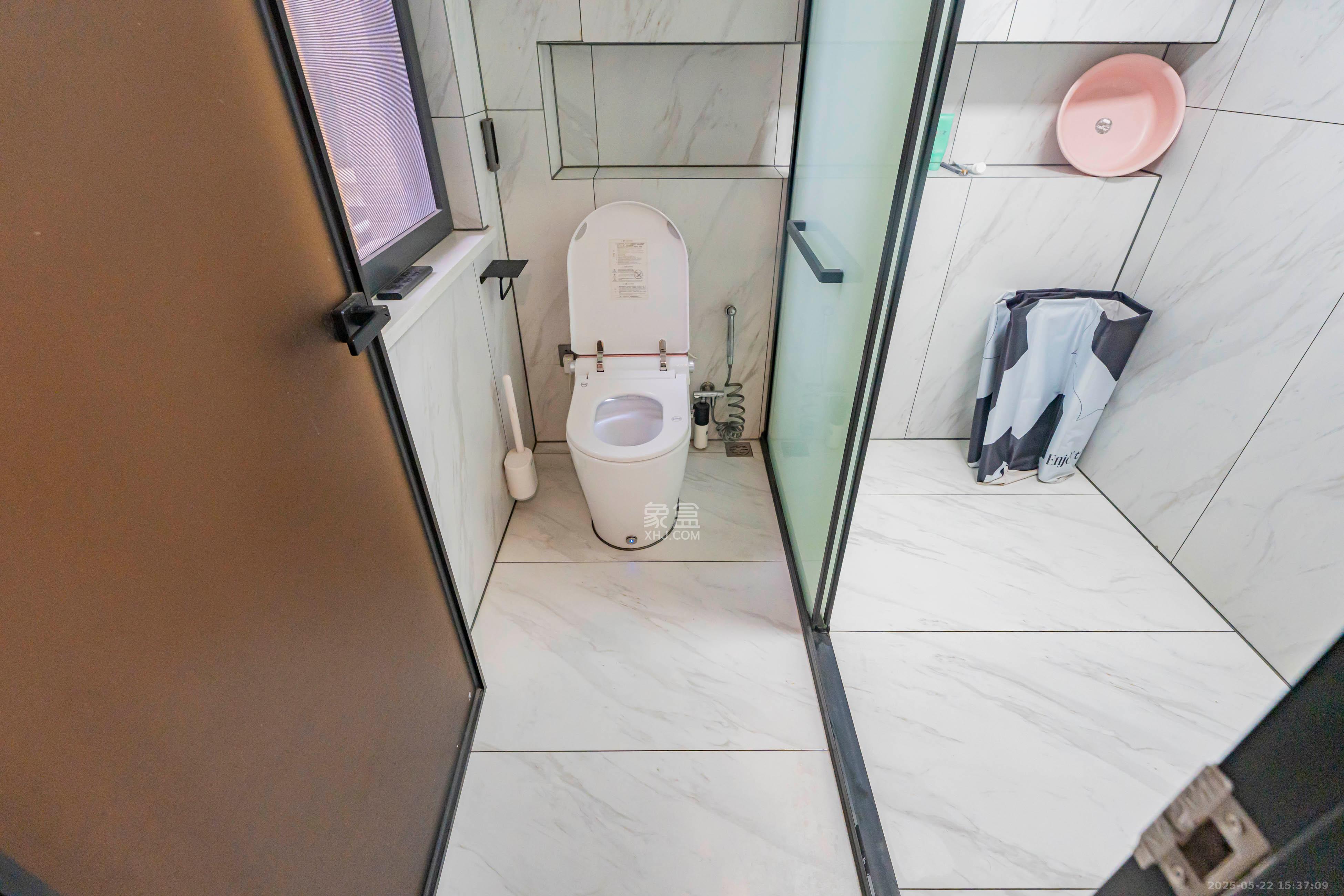 藏珑湖上国际花园  3室2厅1卫    208.0万 藏珑湖上国际花园  3室2厅1卫    208.0万卫生间