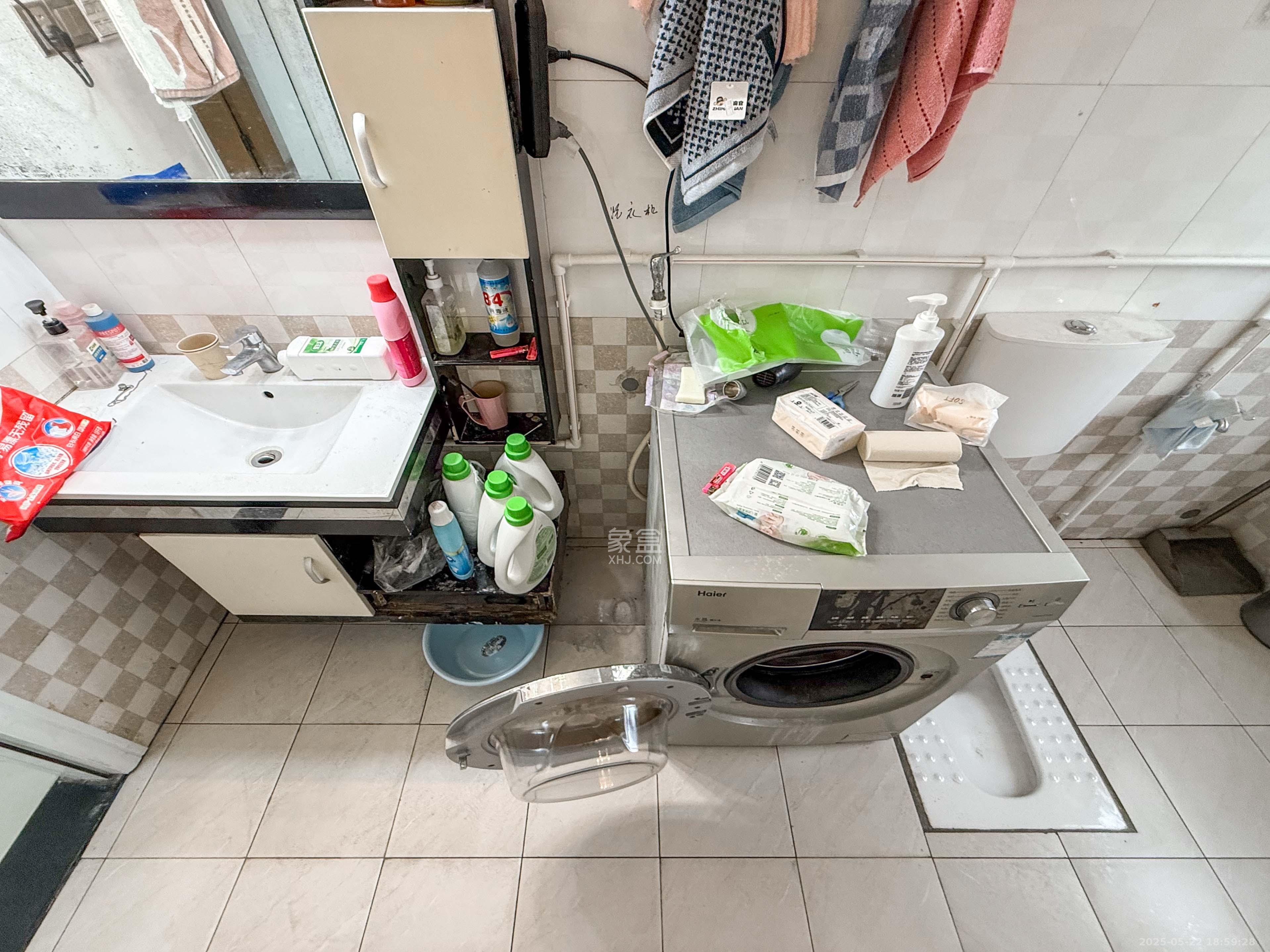 湘麓国际 4室2厅2卫 130.0万 湘麓国际 4室2厅2卫 130.0万卫生间