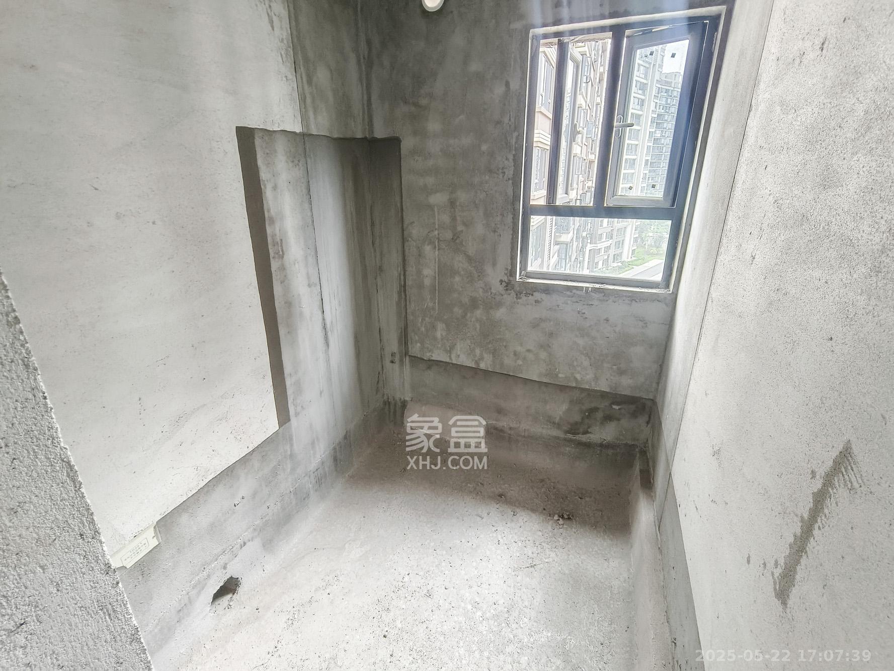 荣盛城 4室2厅1卫 86.0万 荣盛城 4室2厅1卫 86.0万卫生间