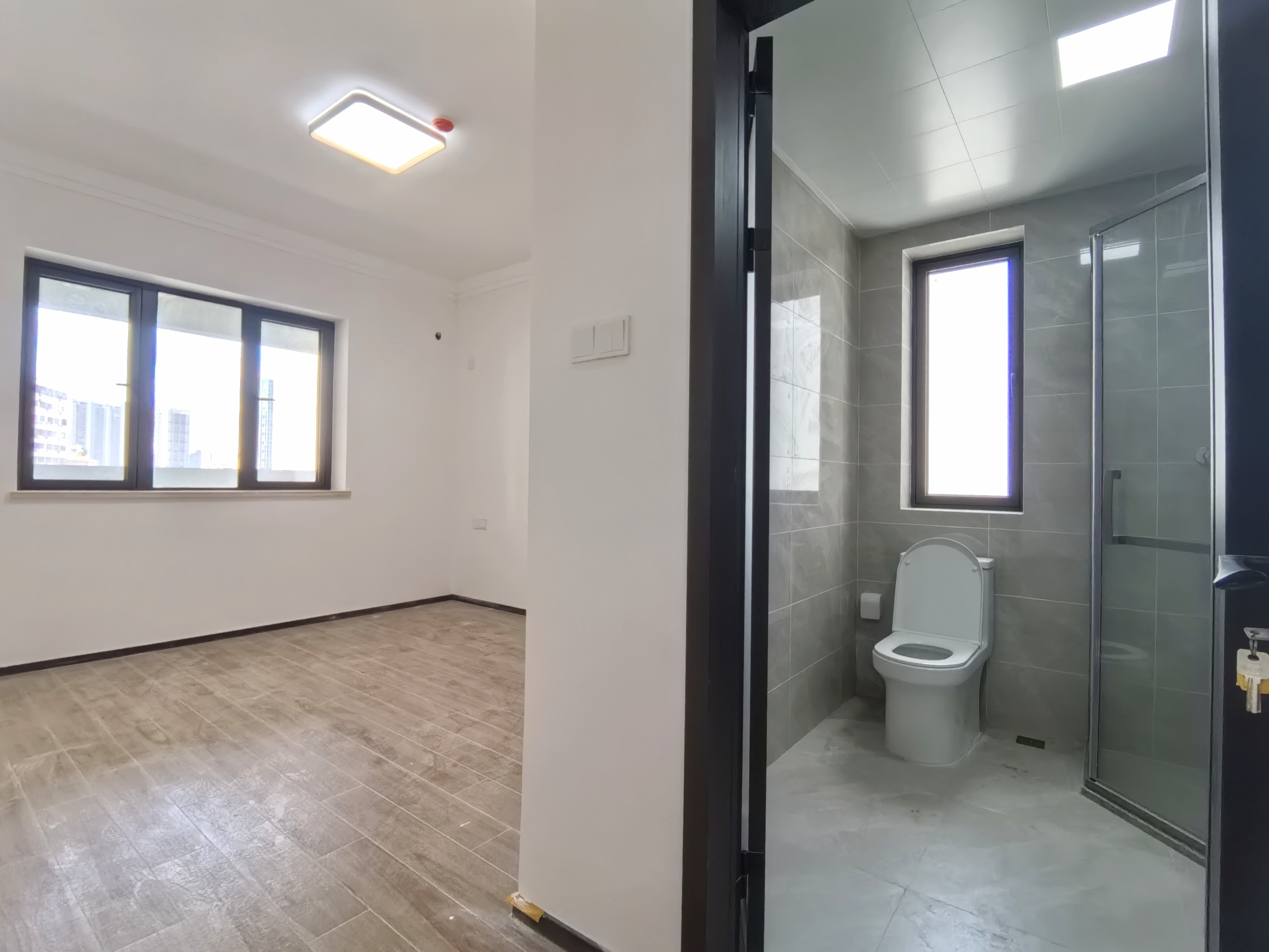 海府大院(海府路41号)  3室2厅2卫    3500.0元/月 海府大院(海府路41号)  3室2厅2卫    3500.0元/月室内图