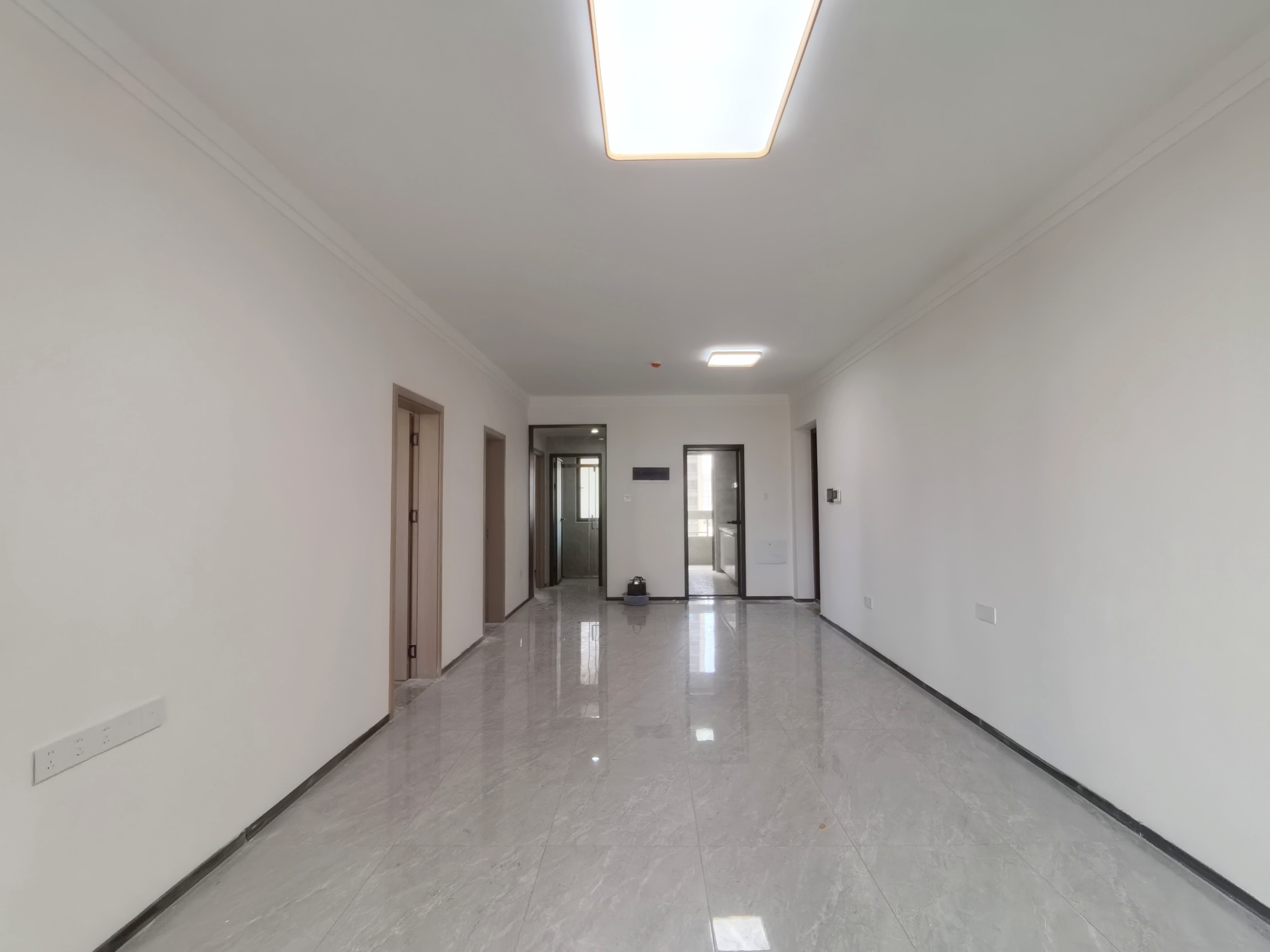 海府大院(海府路41号)  3室2厅2卫    3500.0元/月 海府大院(海府路41号)  3室2厅2卫    3500.0元/月室内图