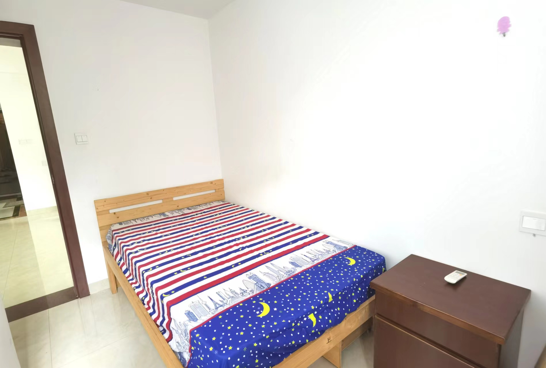 康业花园  3室2厅1卫   2300.00元/月室内图