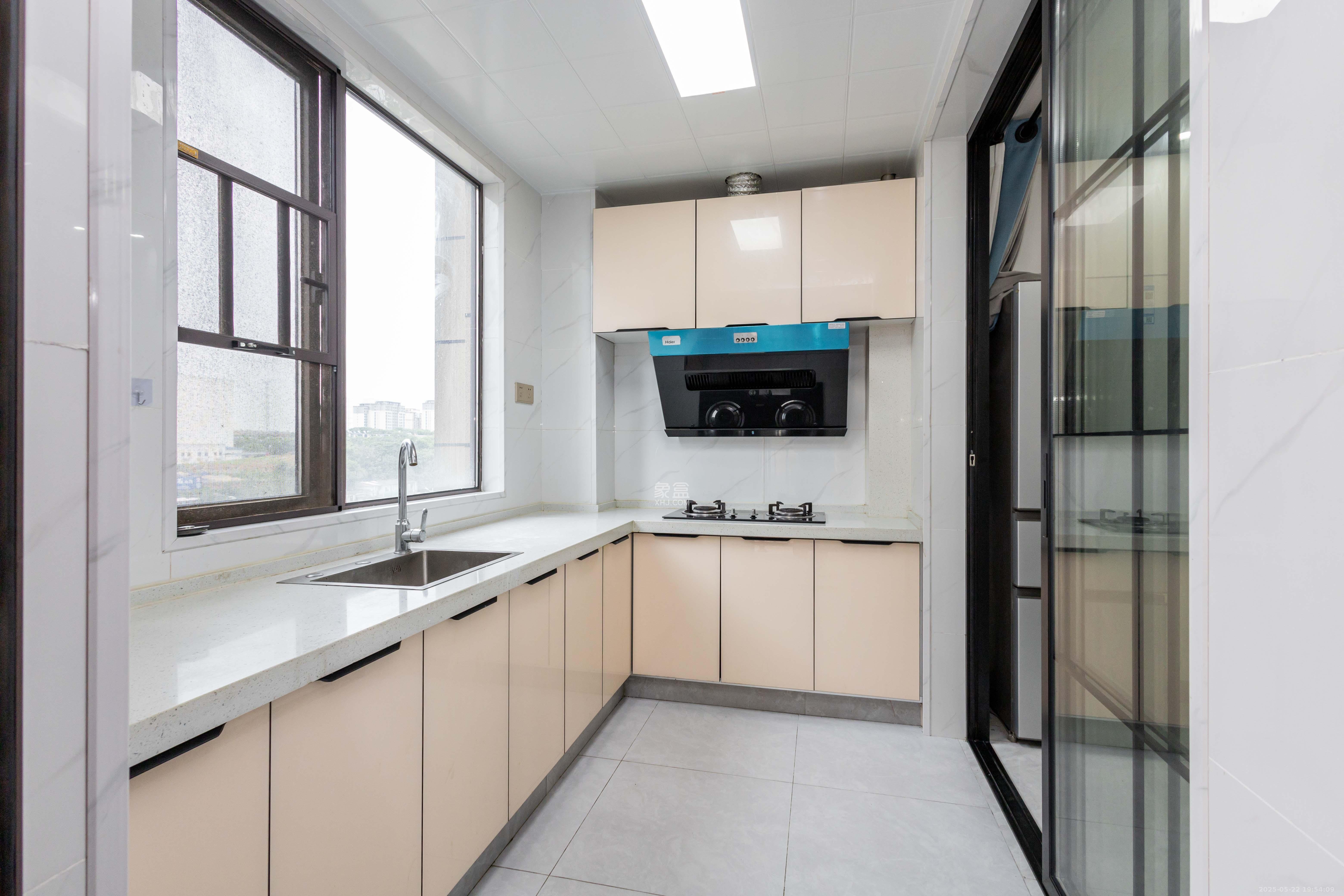 湘域芯城一期 3室2厅2卫 112.0万 湘域芯城一期 3室2厅2卫 112.0万厨房