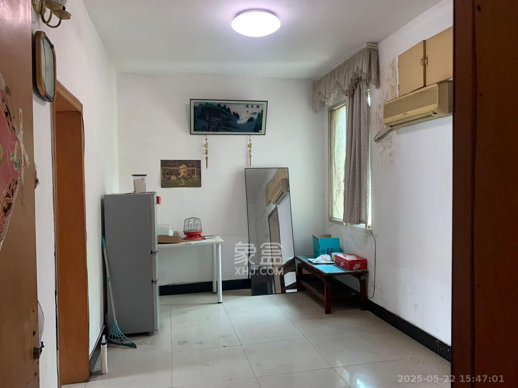 望岳村 2室1厅1卫 1200.0元/月 望岳村 2室1厅1卫 1200.0元/月室内图