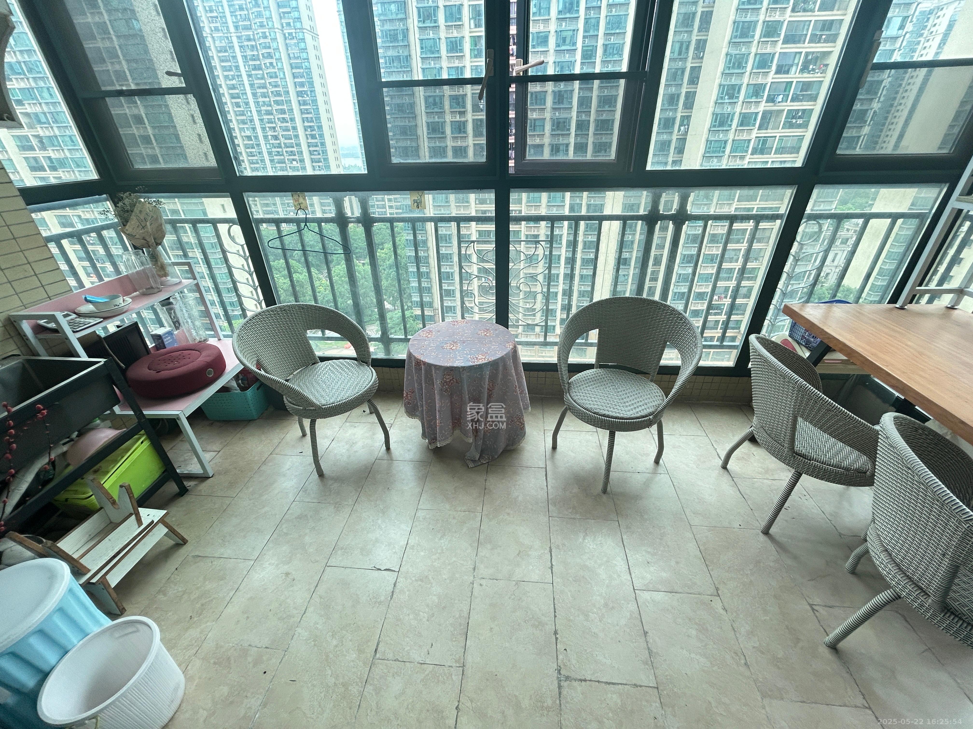 恒大翡翠华庭  4室2厅2卫    2800.0元/月 恒大翡翠华庭  4室2厅2卫    2800.0元/月室内图