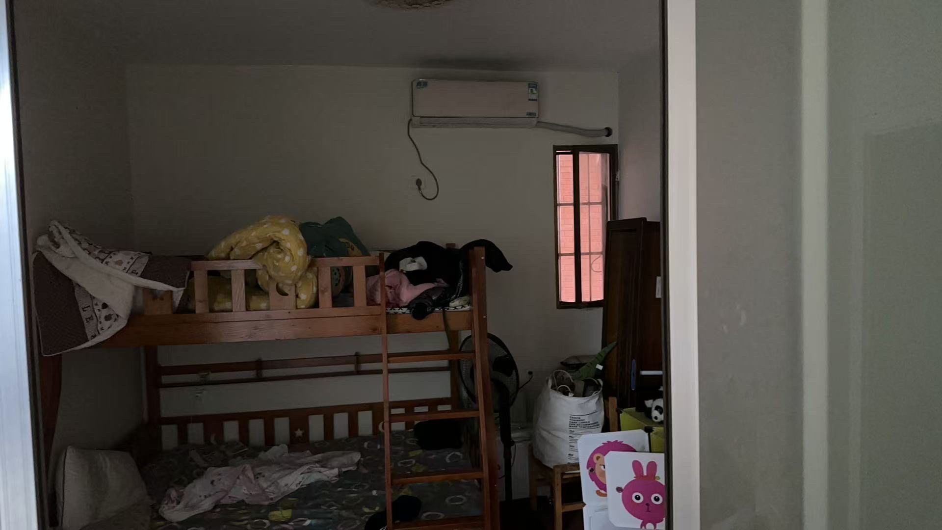 区检察院家属房 4室2厅2卫 59.8万 区检察院家属房 4室2厅2卫 59.8万客厅