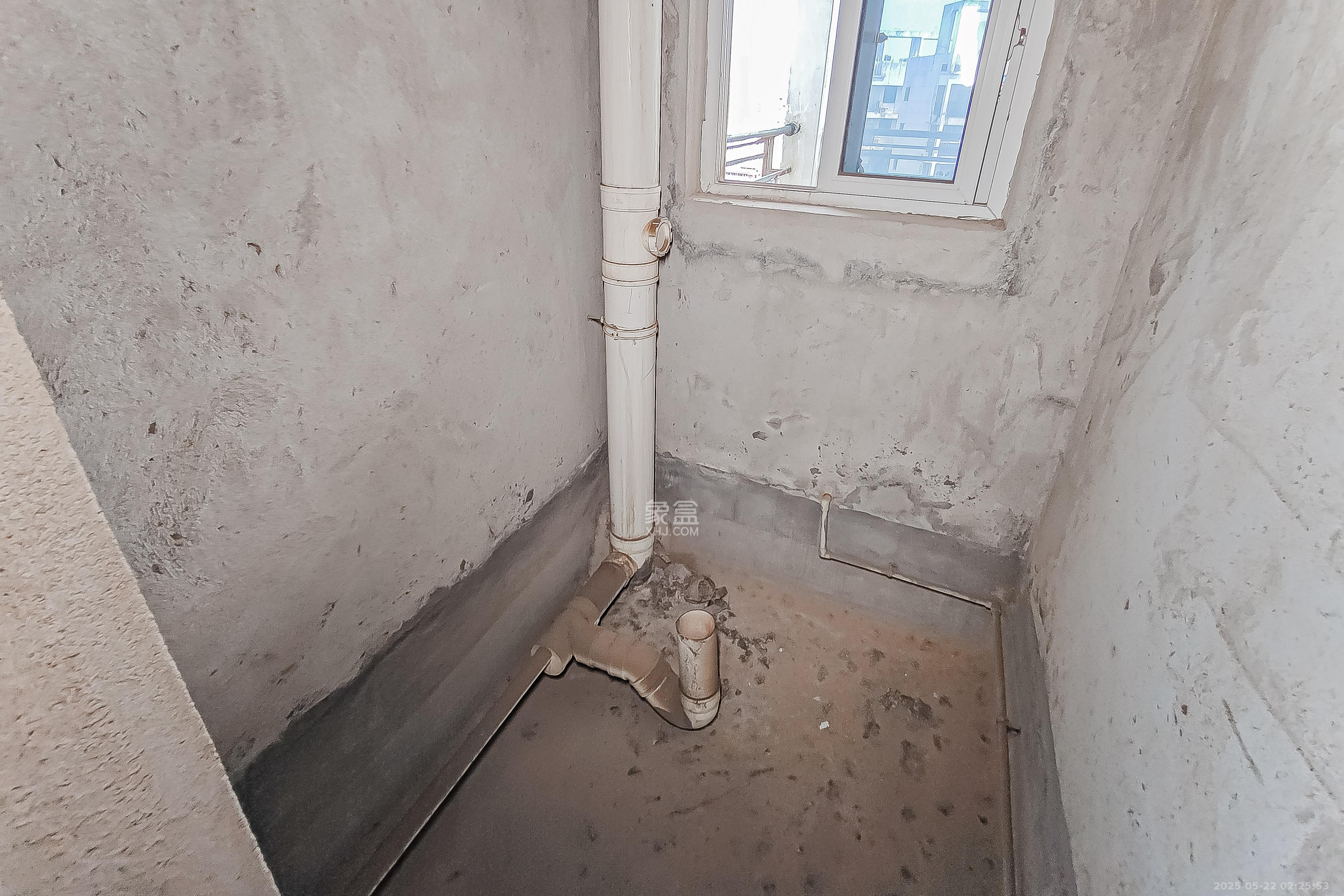 三重星都心  4室2厅2卫    165.0万卫生间